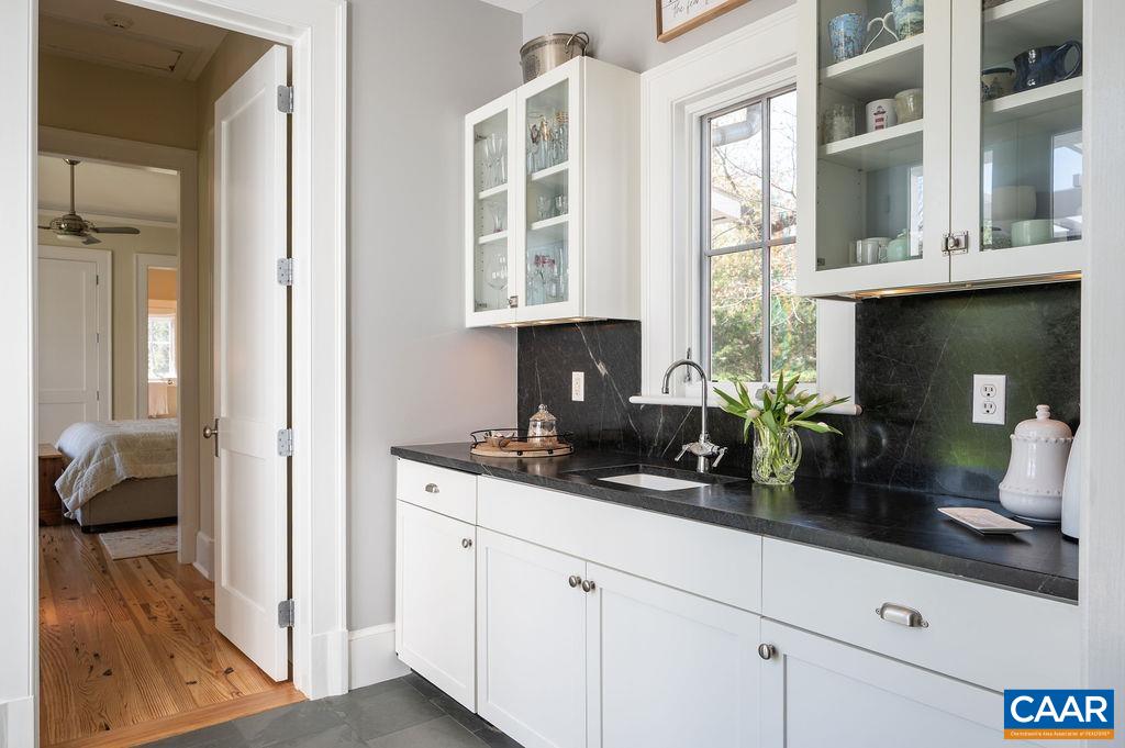 6877 HARVEST FARMS LN