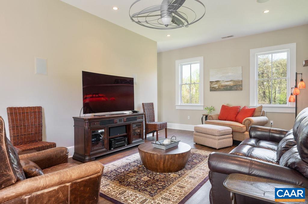 6877 HARVEST FARMS LN