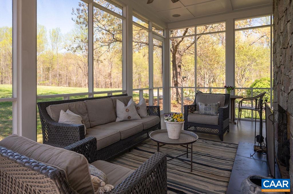 6877 HARVEST FARMS LN