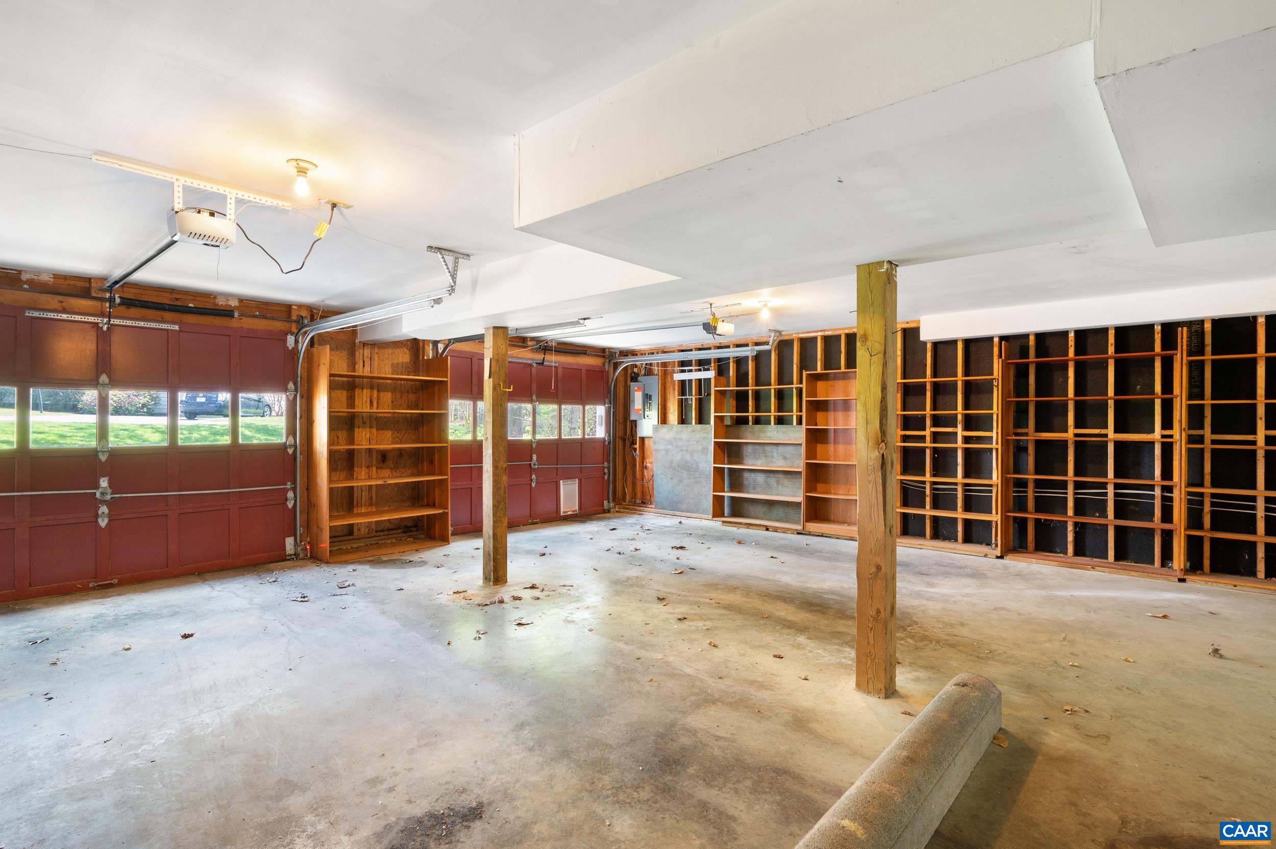 2089 WHISPERING WOODS DR