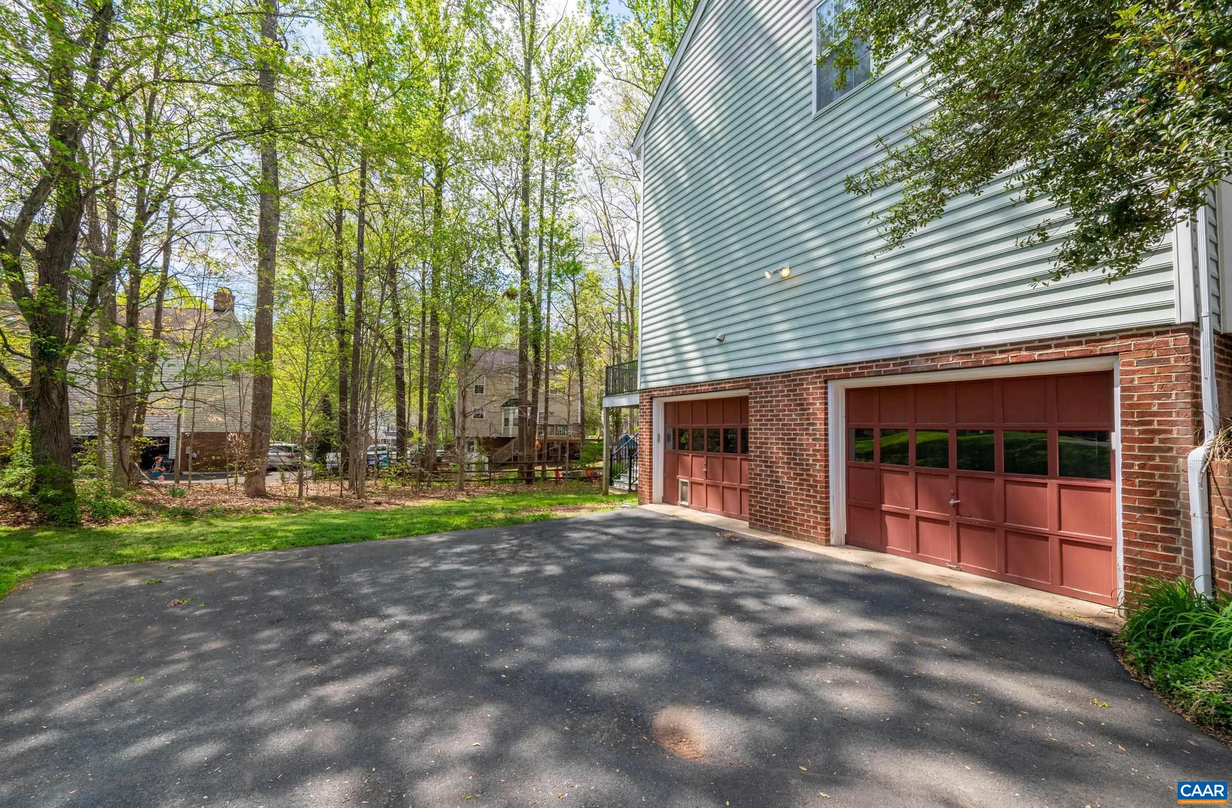 2089 WHISPERING WOODS DR