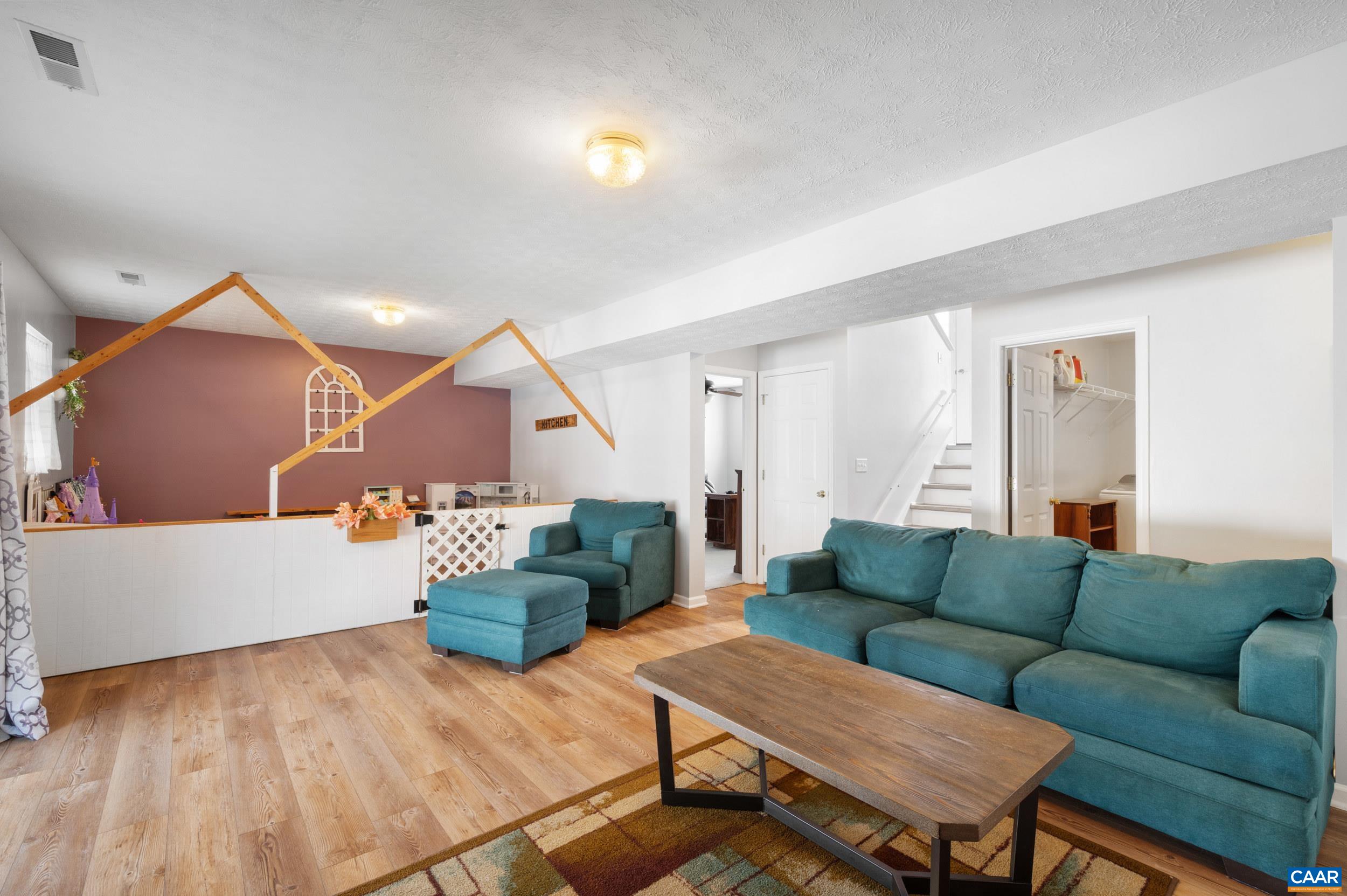 225 MAYFIELD LN