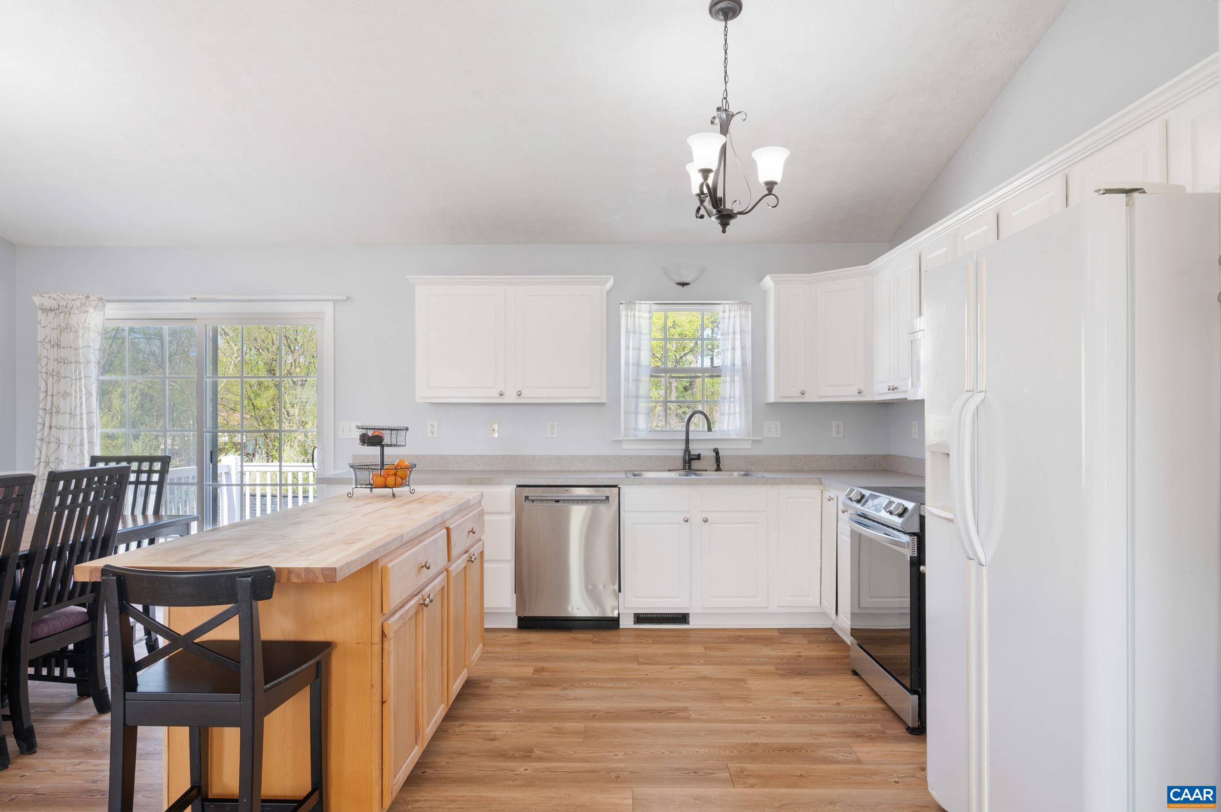 225 MAYFIELD LN