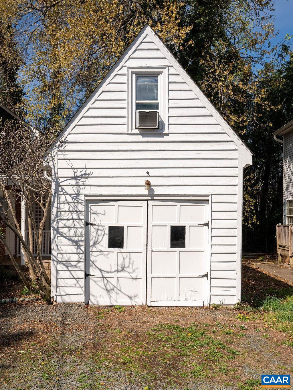 2401 FONTAINE AVE
