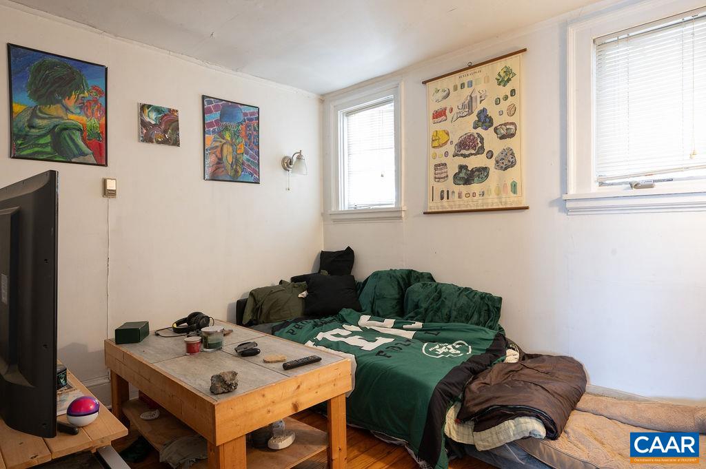 2401 FONTAINE AVE