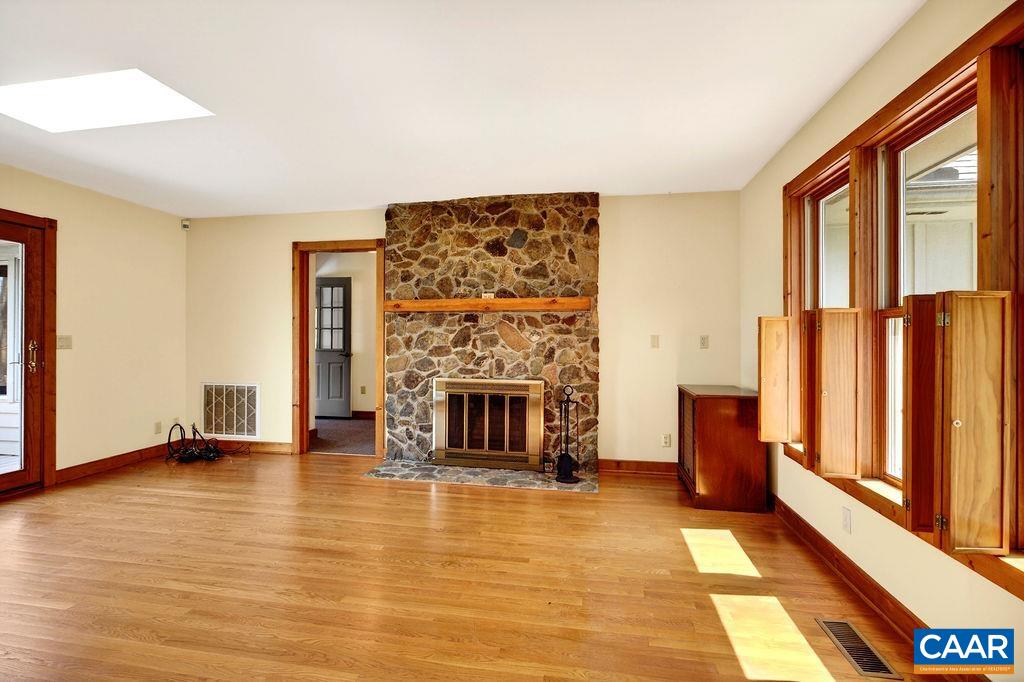 472 HORSESHOE MOUNTAIN RD