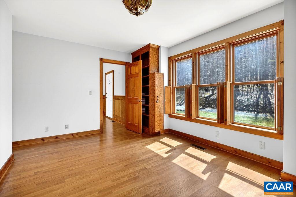 472 HORSESHOE MOUNTAIN RD