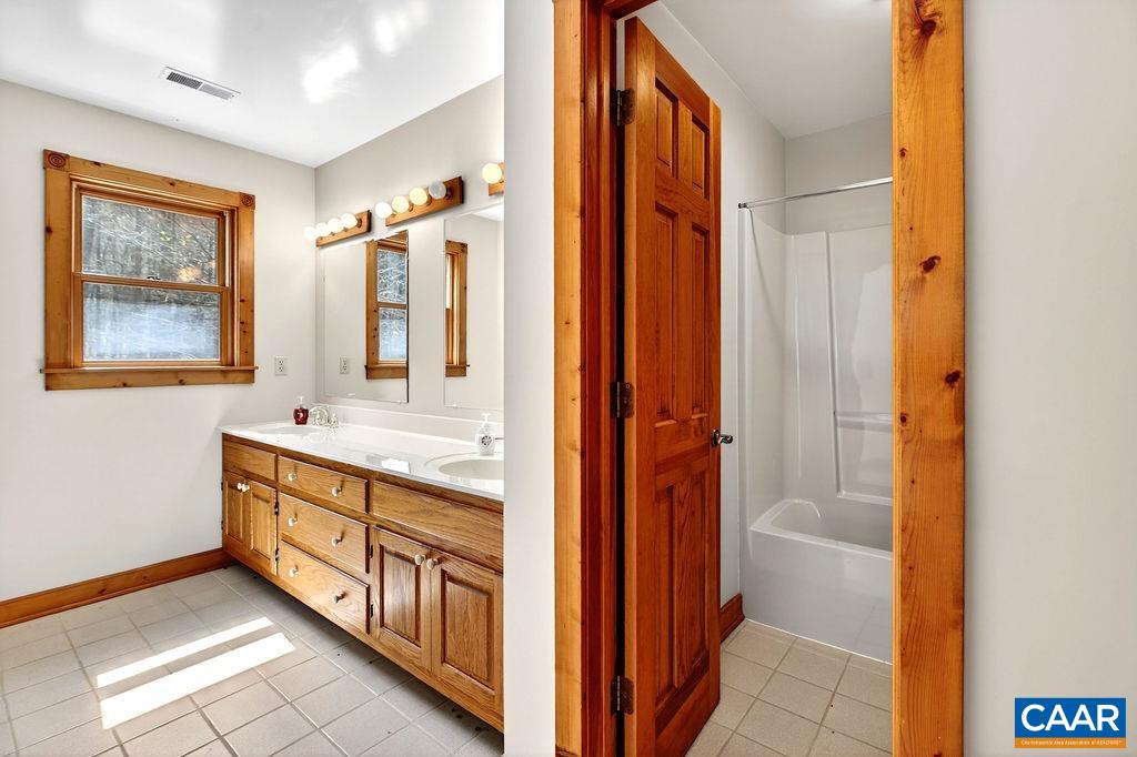 472 HORSESHOE MOUNTAIN RD