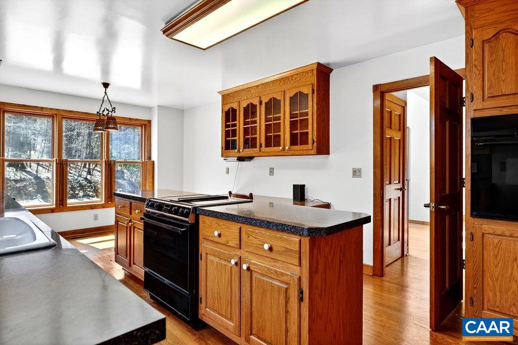 472 HORSESHOE MOUNTAIN RD