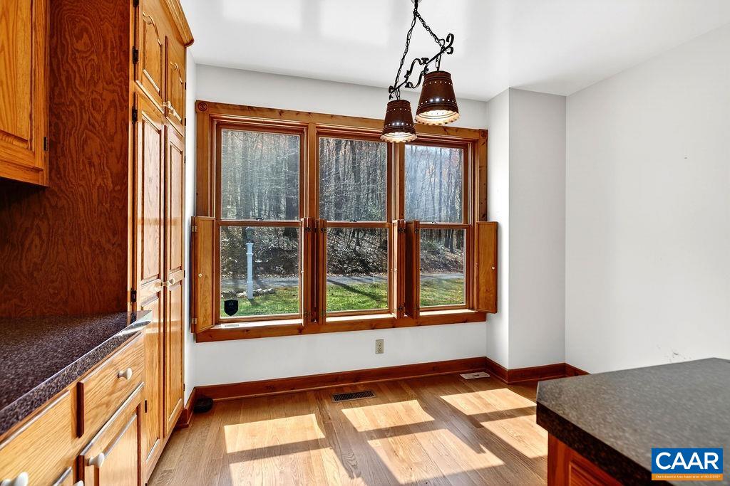 472 HORSESHOE MOUNTAIN RD