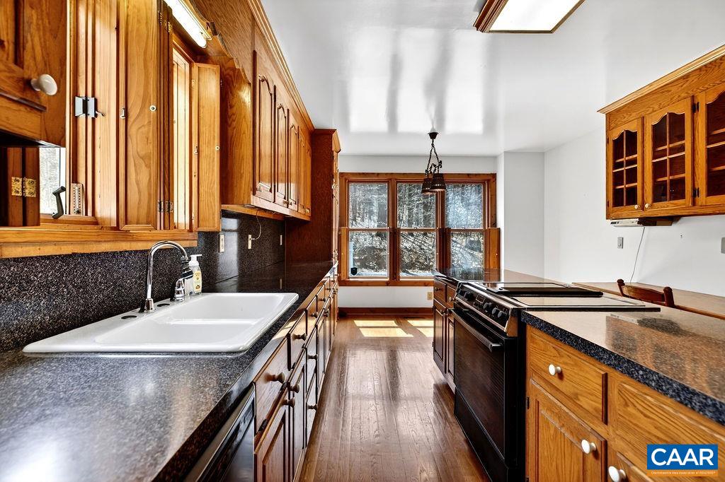 472 HORSESHOE MOUNTAIN RD