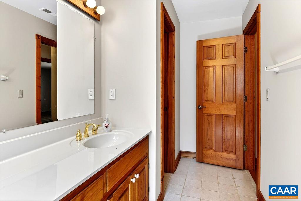 472 HORSESHOE MOUNTAIN RD