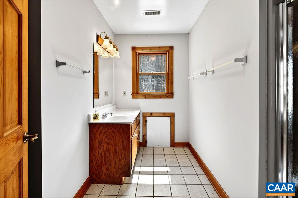 472 HORSESHOE MOUNTAIN RD