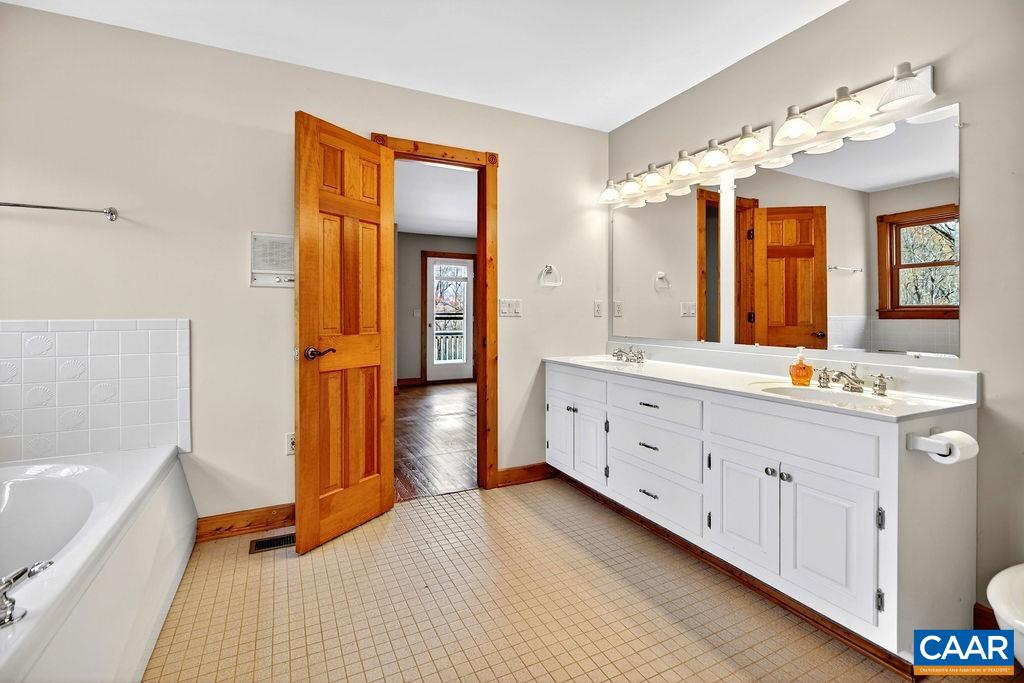 472 HORSESHOE MOUNTAIN RD