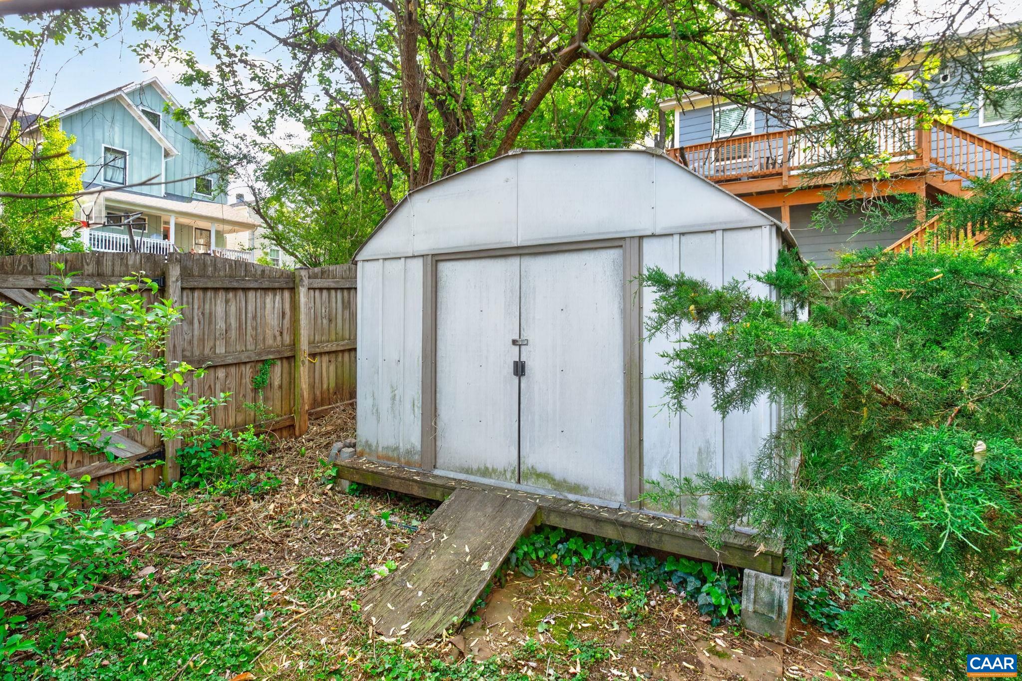 605 BOLLING AVE