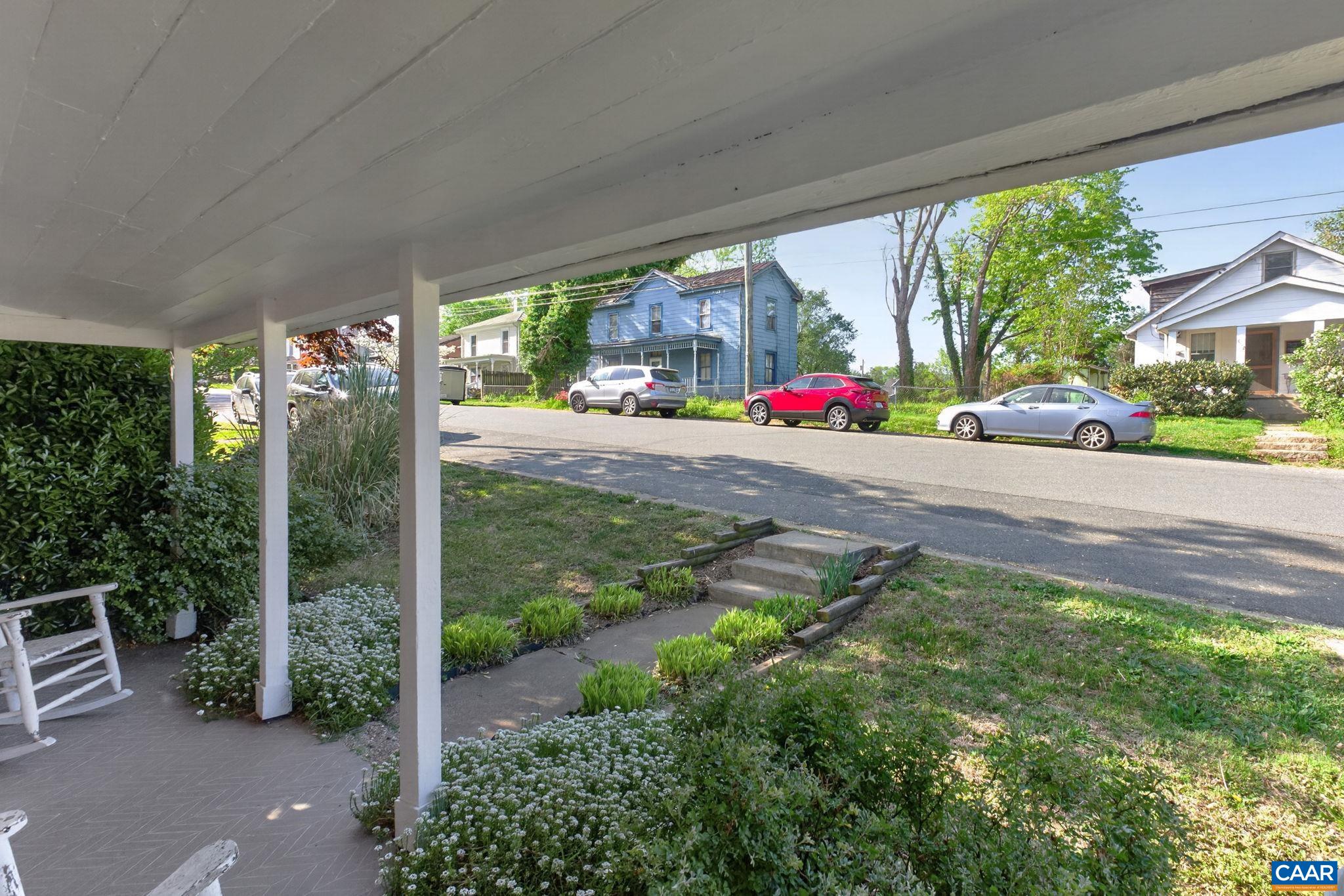 605 BOLLING AVE