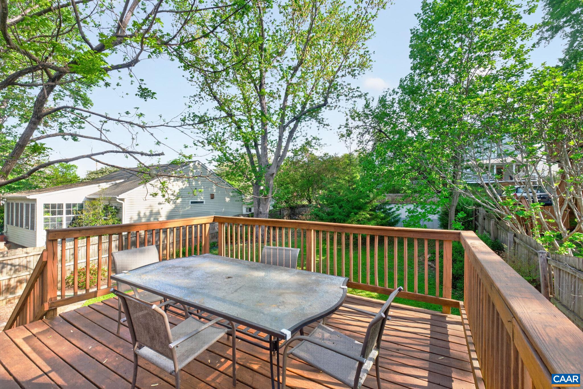 605 BOLLING AVE