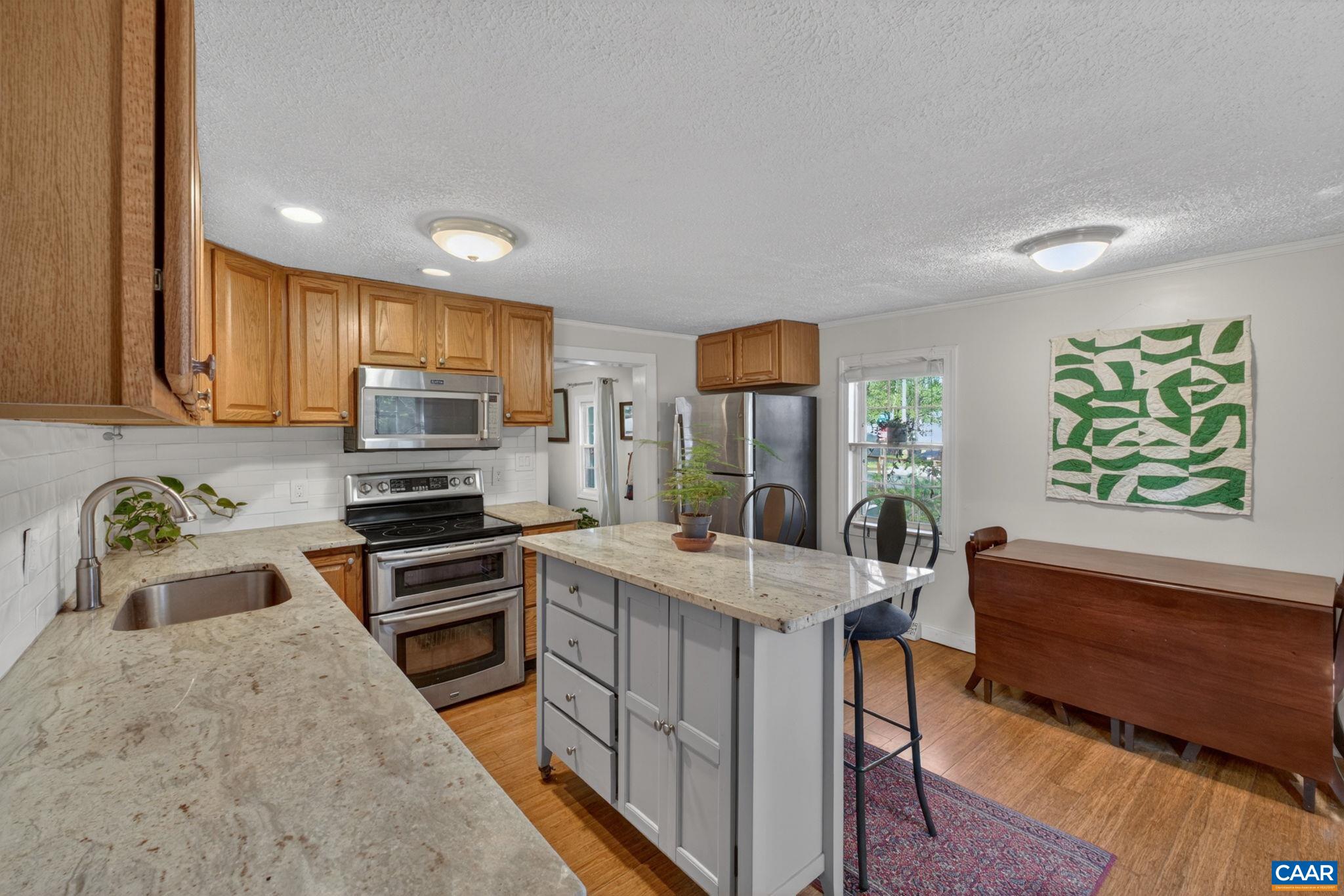 605 BOLLING AVE