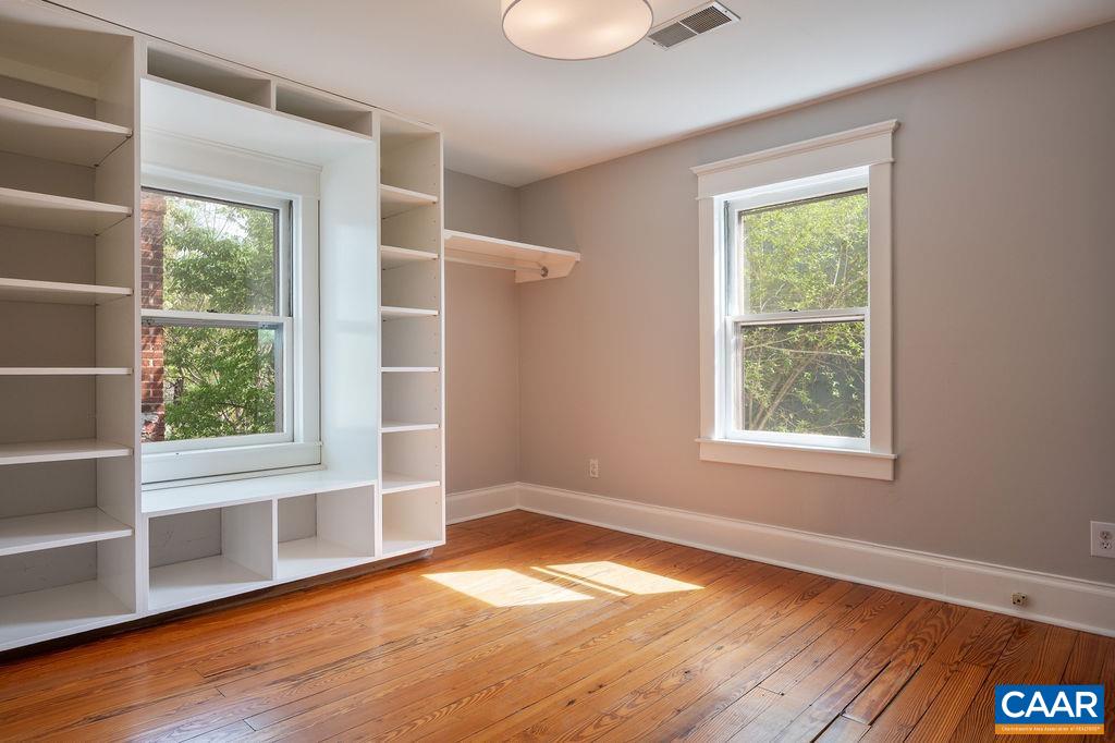 118 GOODMAN ST