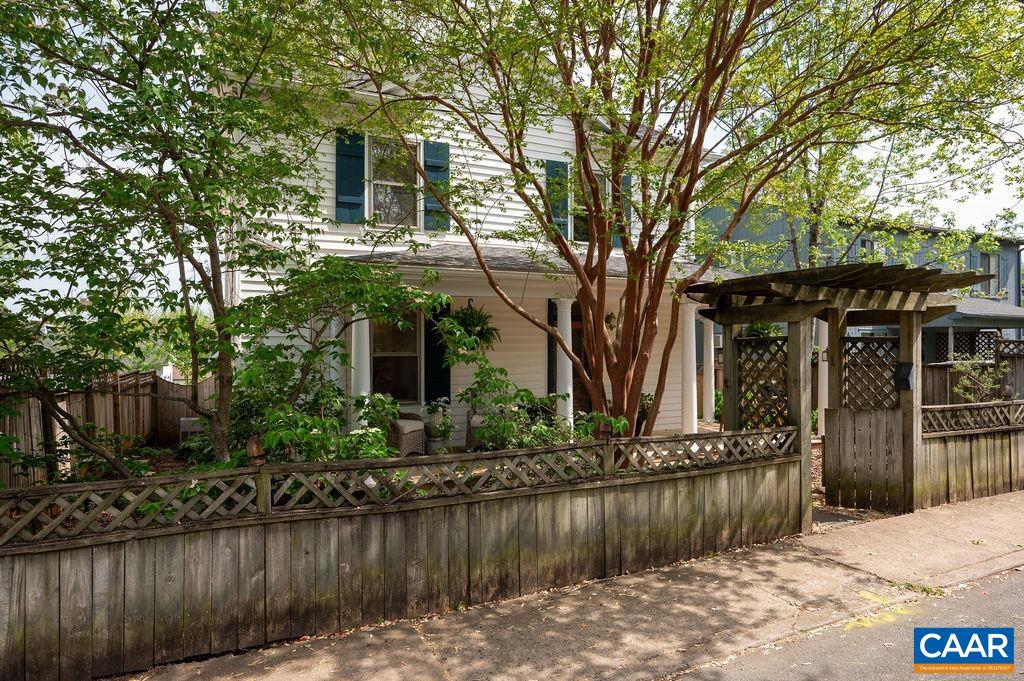 118 GOODMAN ST