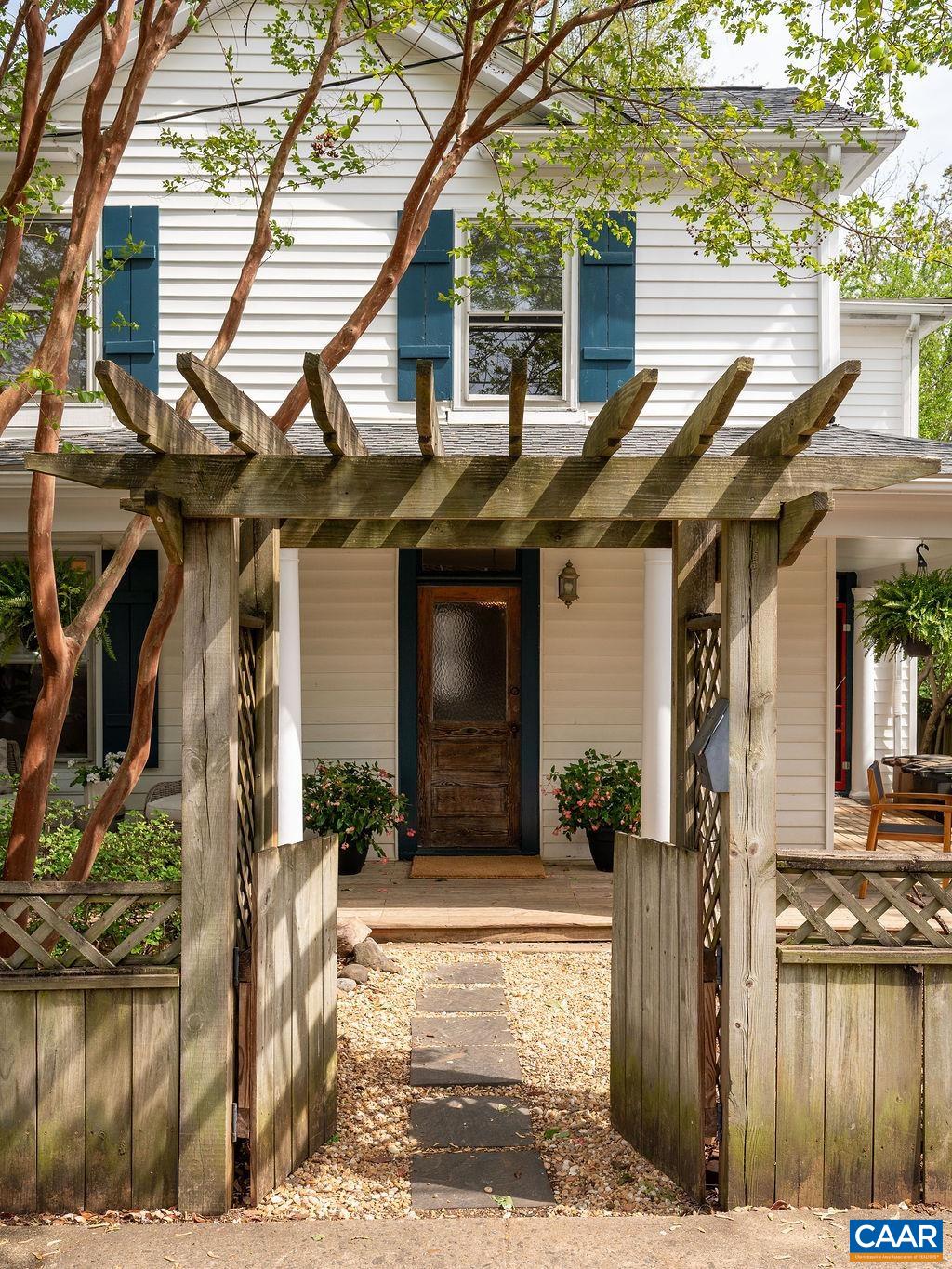 118 GOODMAN ST