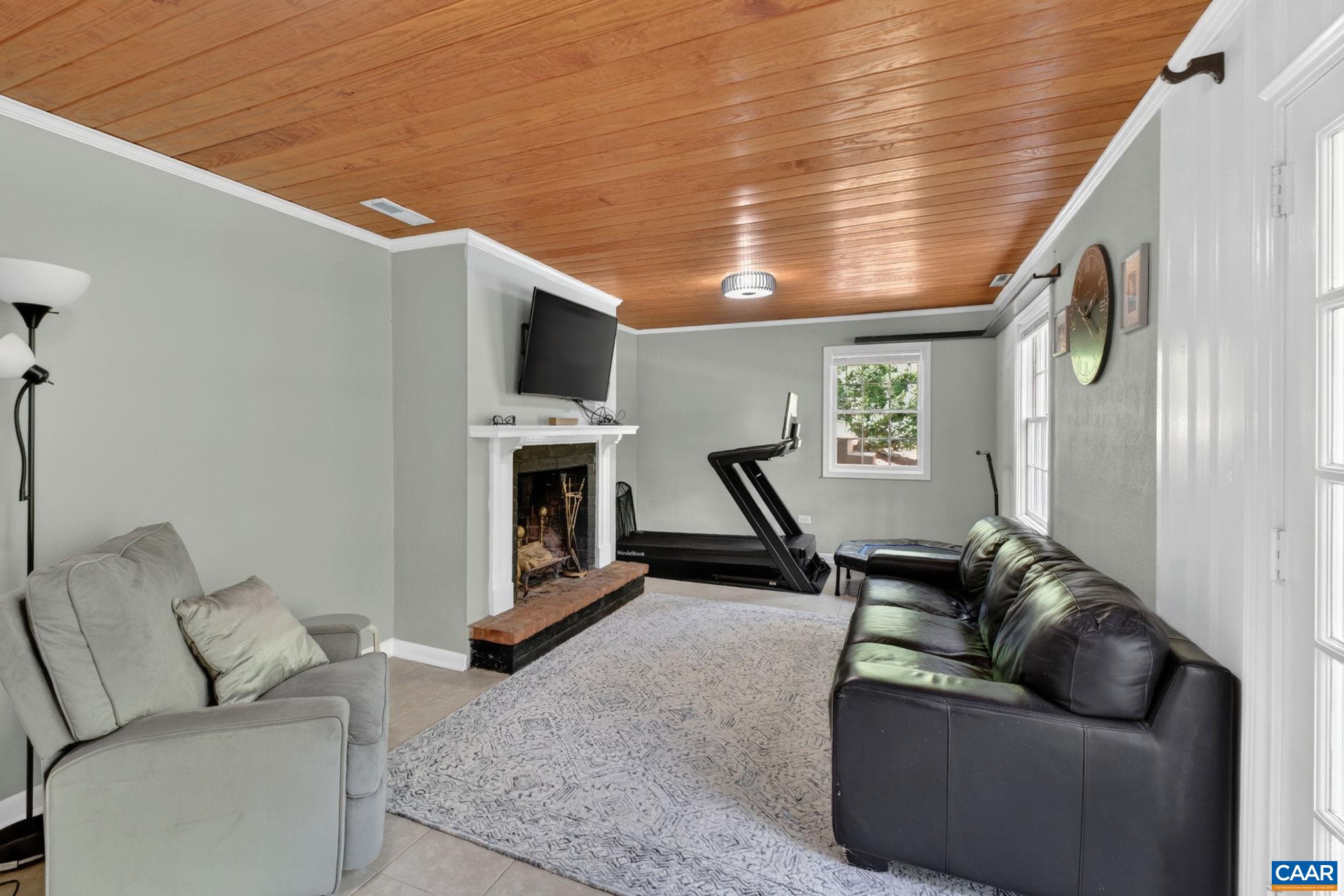 128 N BENNINGTON RD
