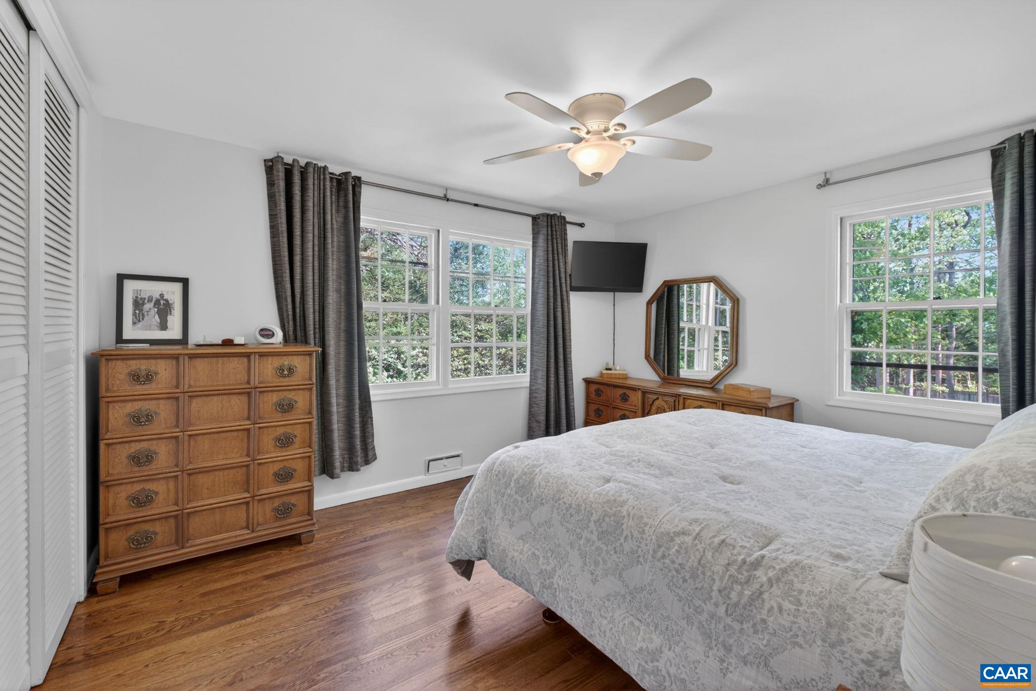 128 N BENNINGTON RD