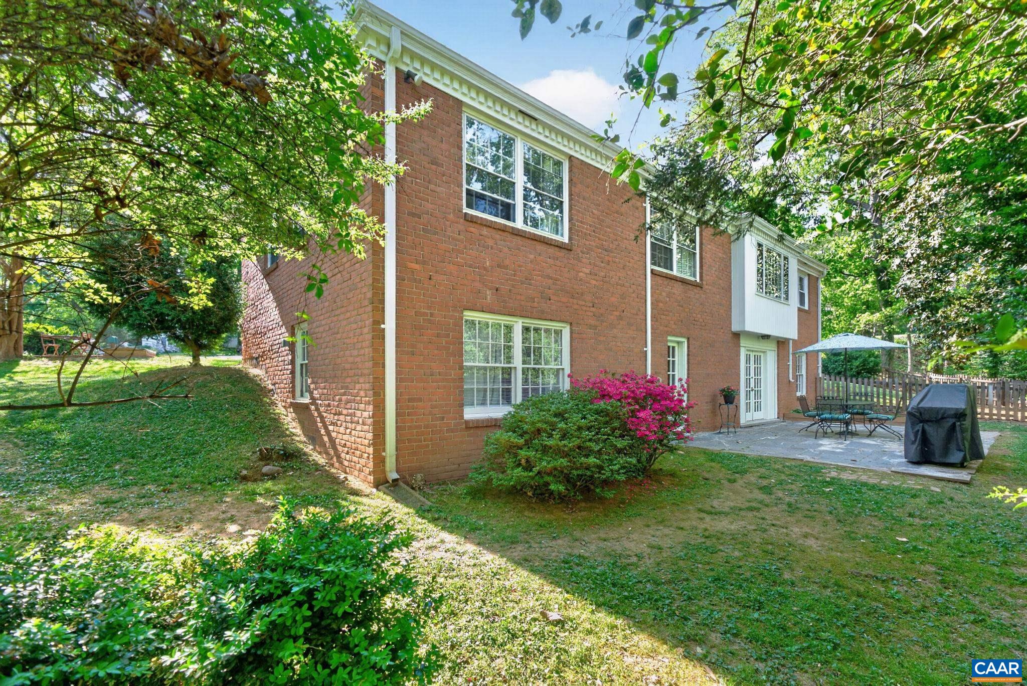 128 N BENNINGTON RD