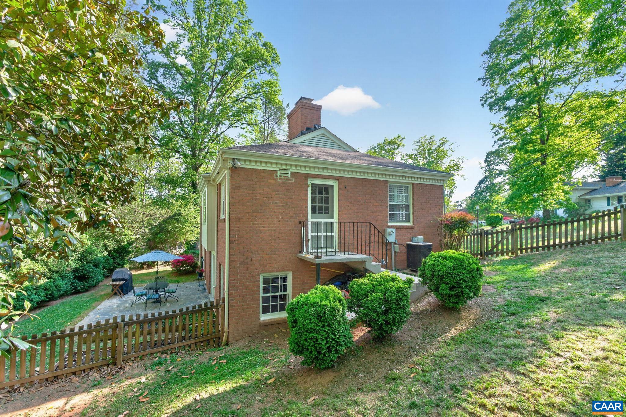 128 N BENNINGTON RD