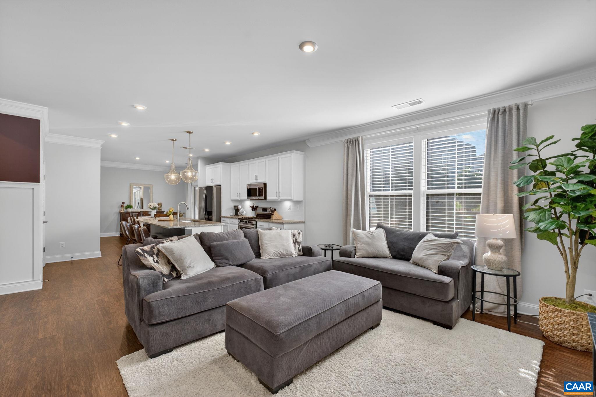 386 CLAIBOURNE RD