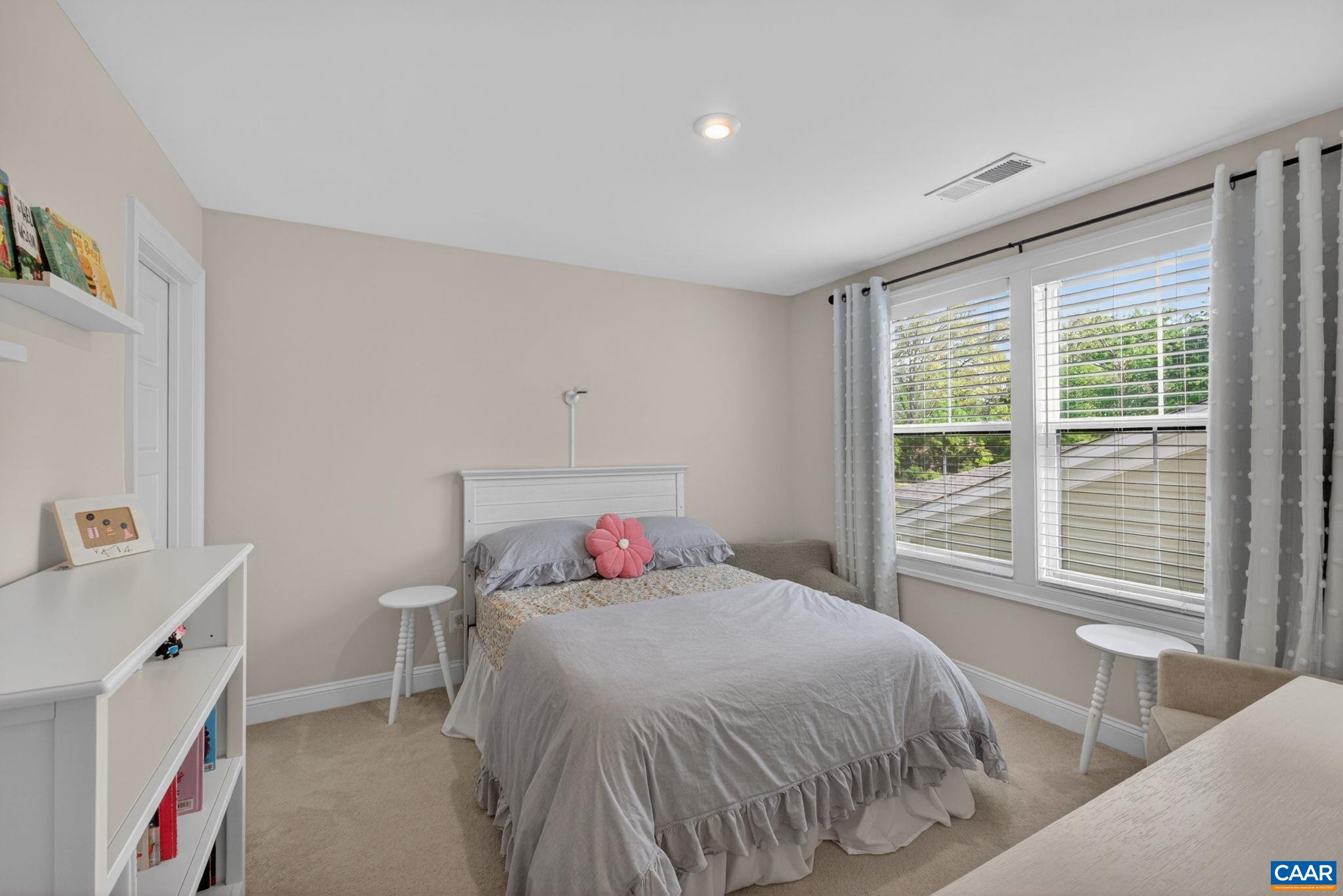 386 CLAIBOURNE RD