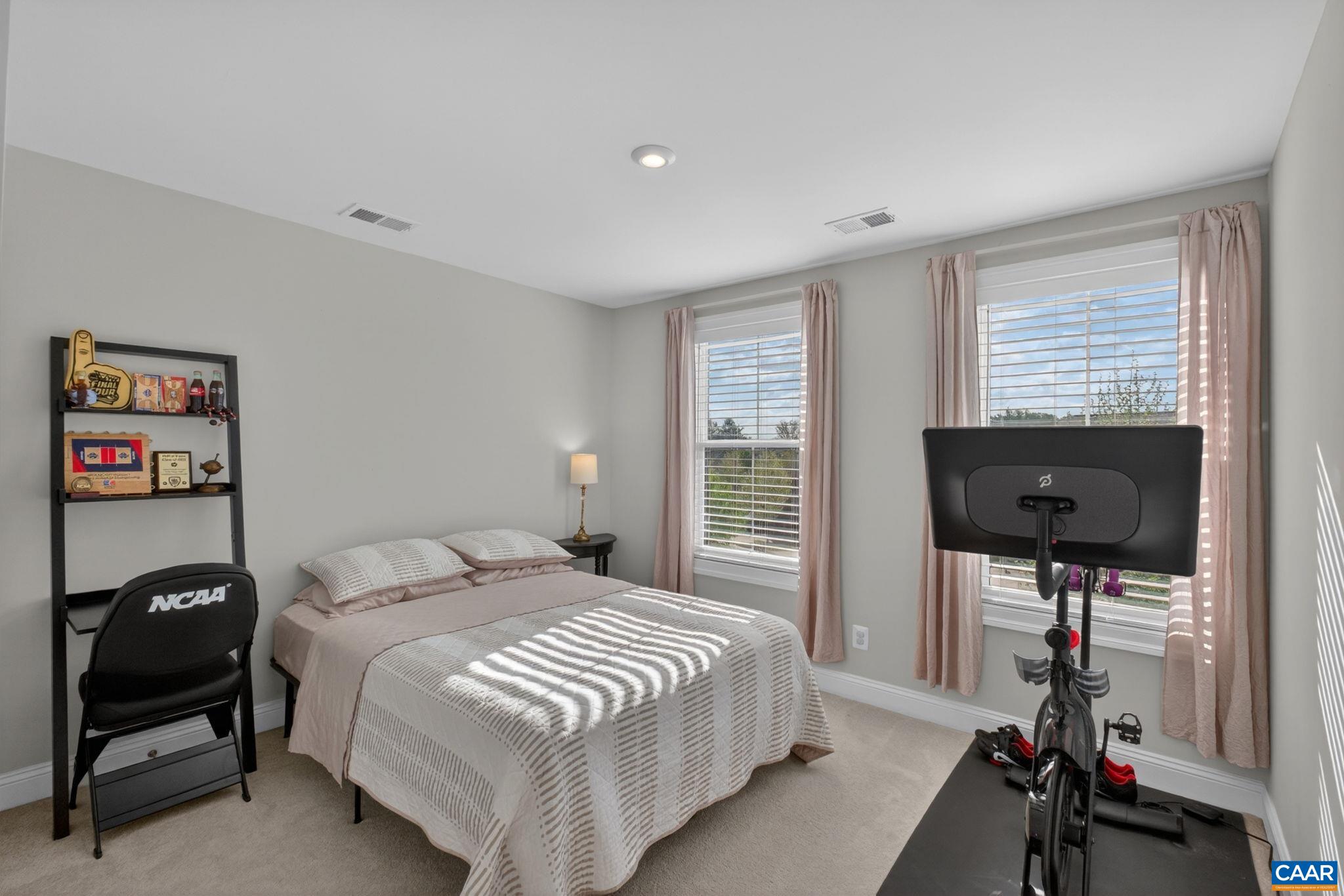 386 CLAIBOURNE RD