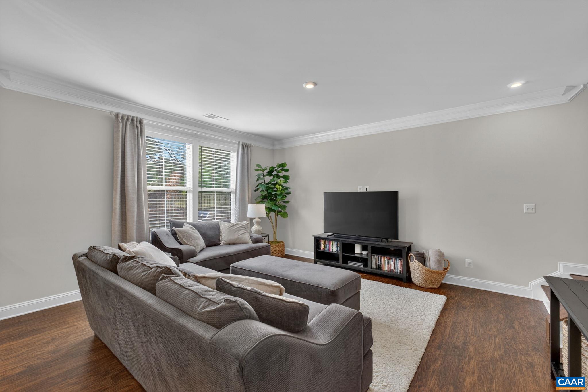 386 CLAIBOURNE RD