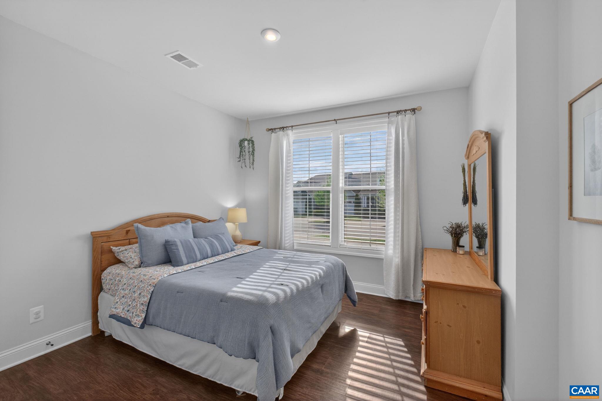 386 CLAIBOURNE RD