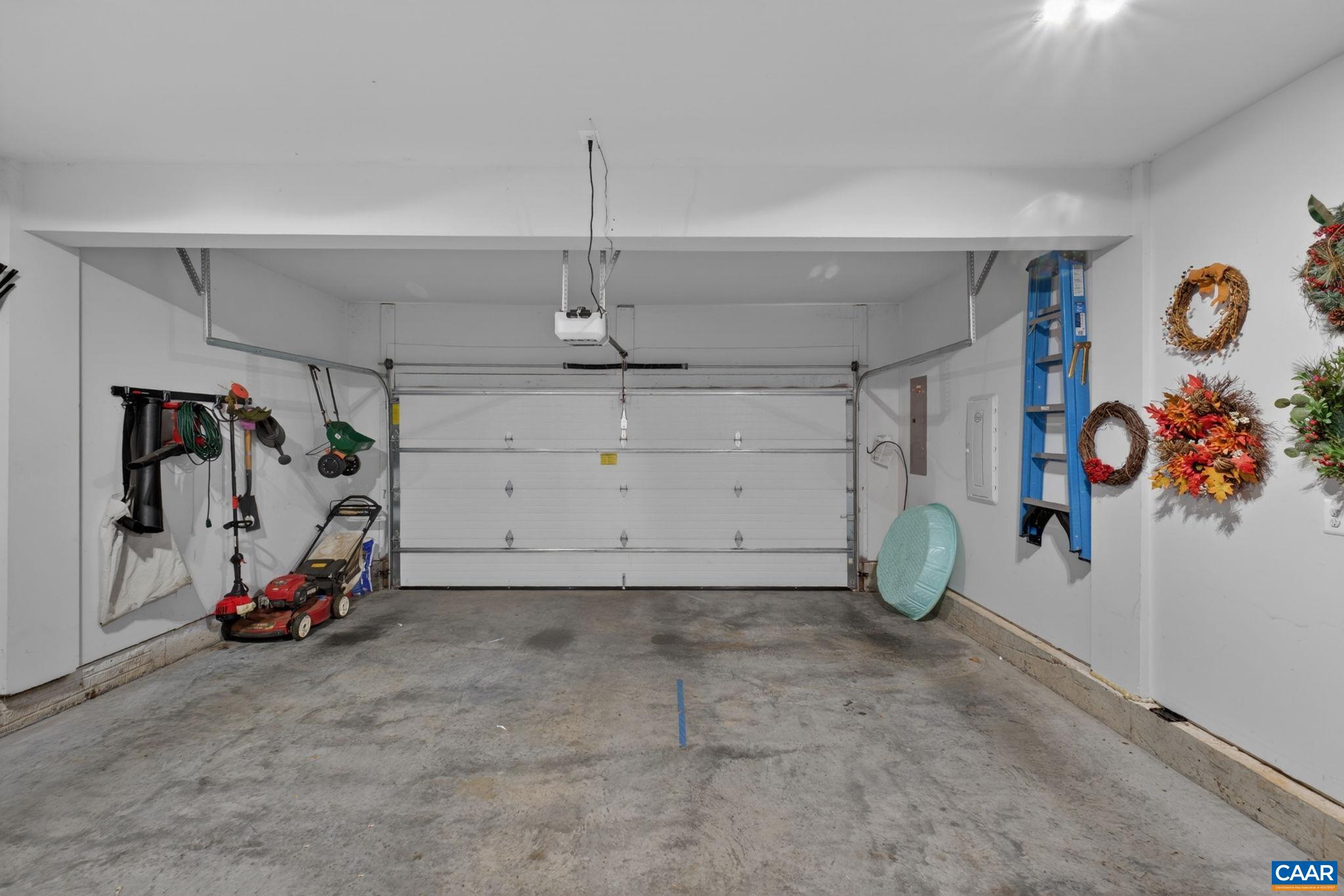 386 CLAIBOURNE RD
