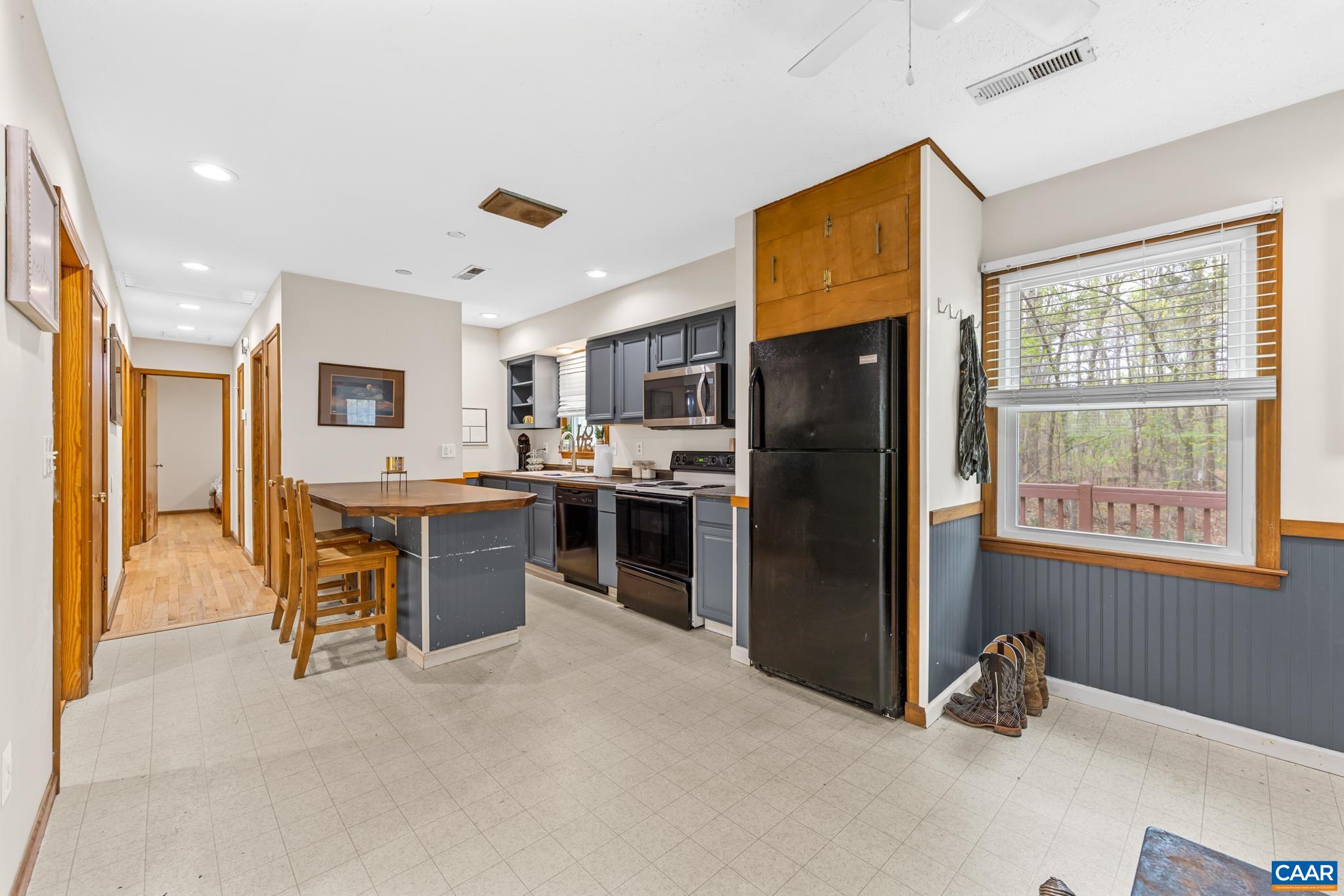 4586 SPOTSWOOD TRL