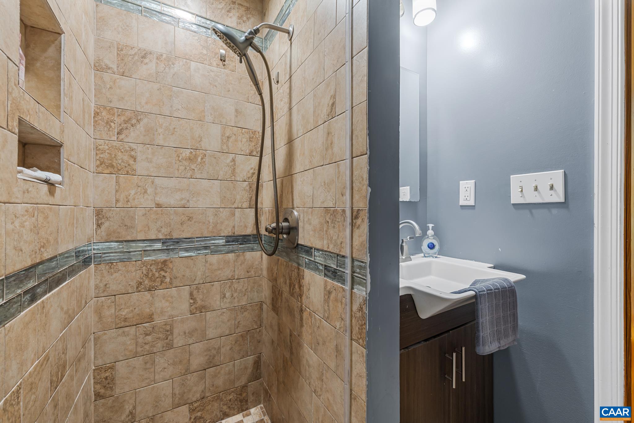 4586 SPOTSWOOD TRL