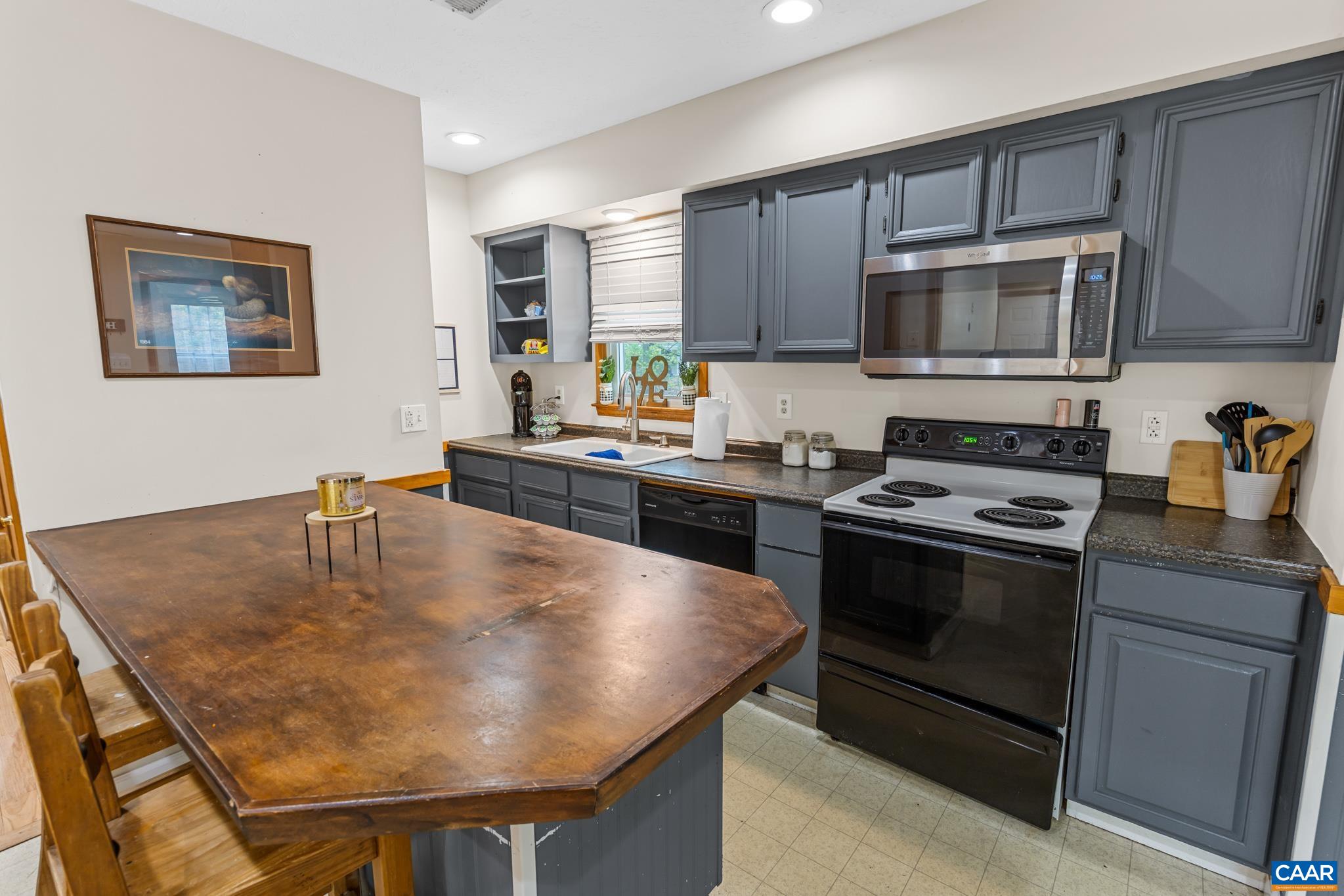 4586 SPOTSWOOD TRL