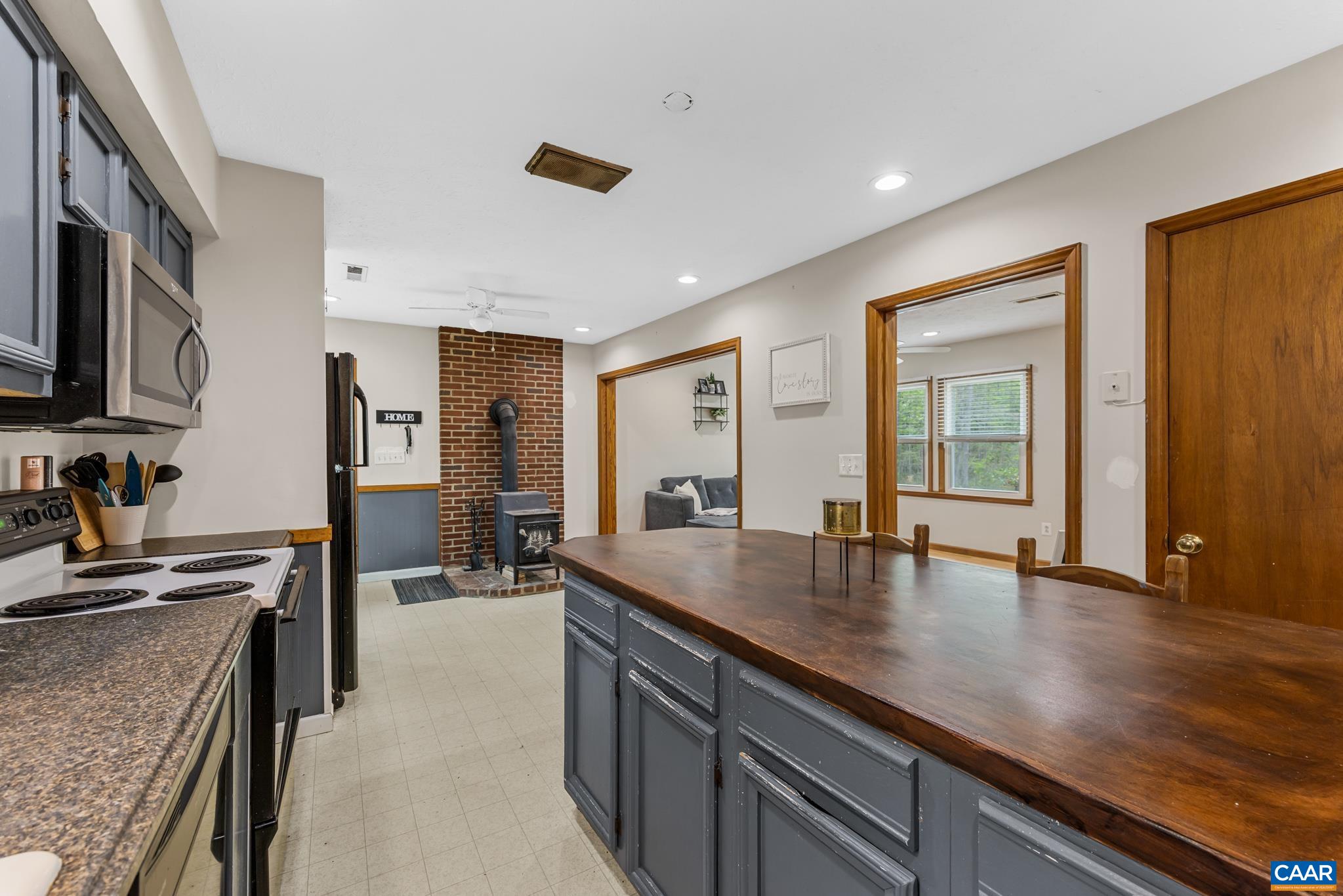4586 SPOTSWOOD TRL