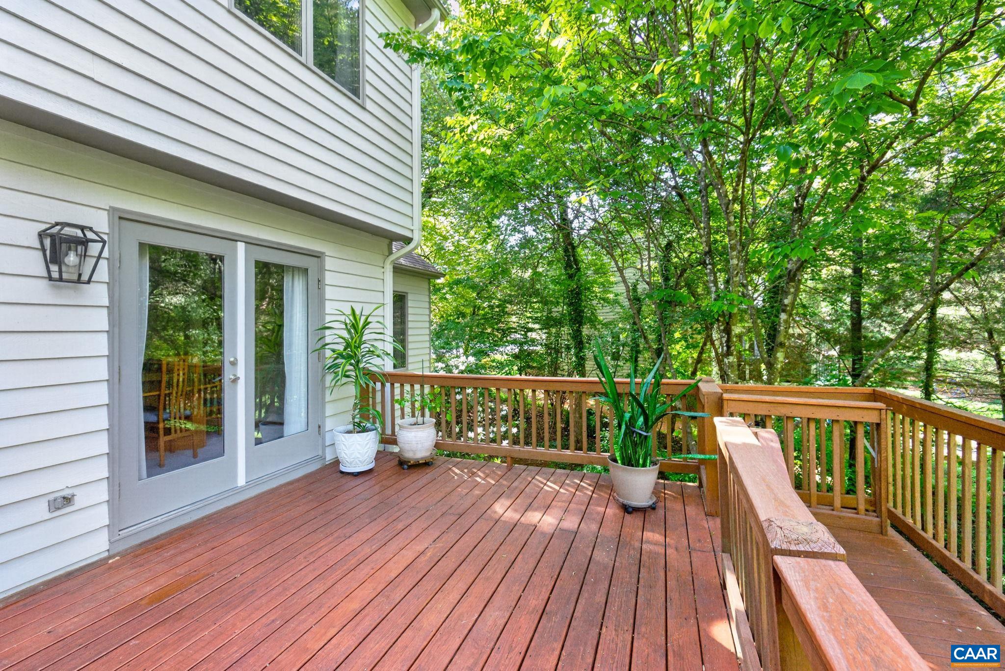 446 PEACOCK DR