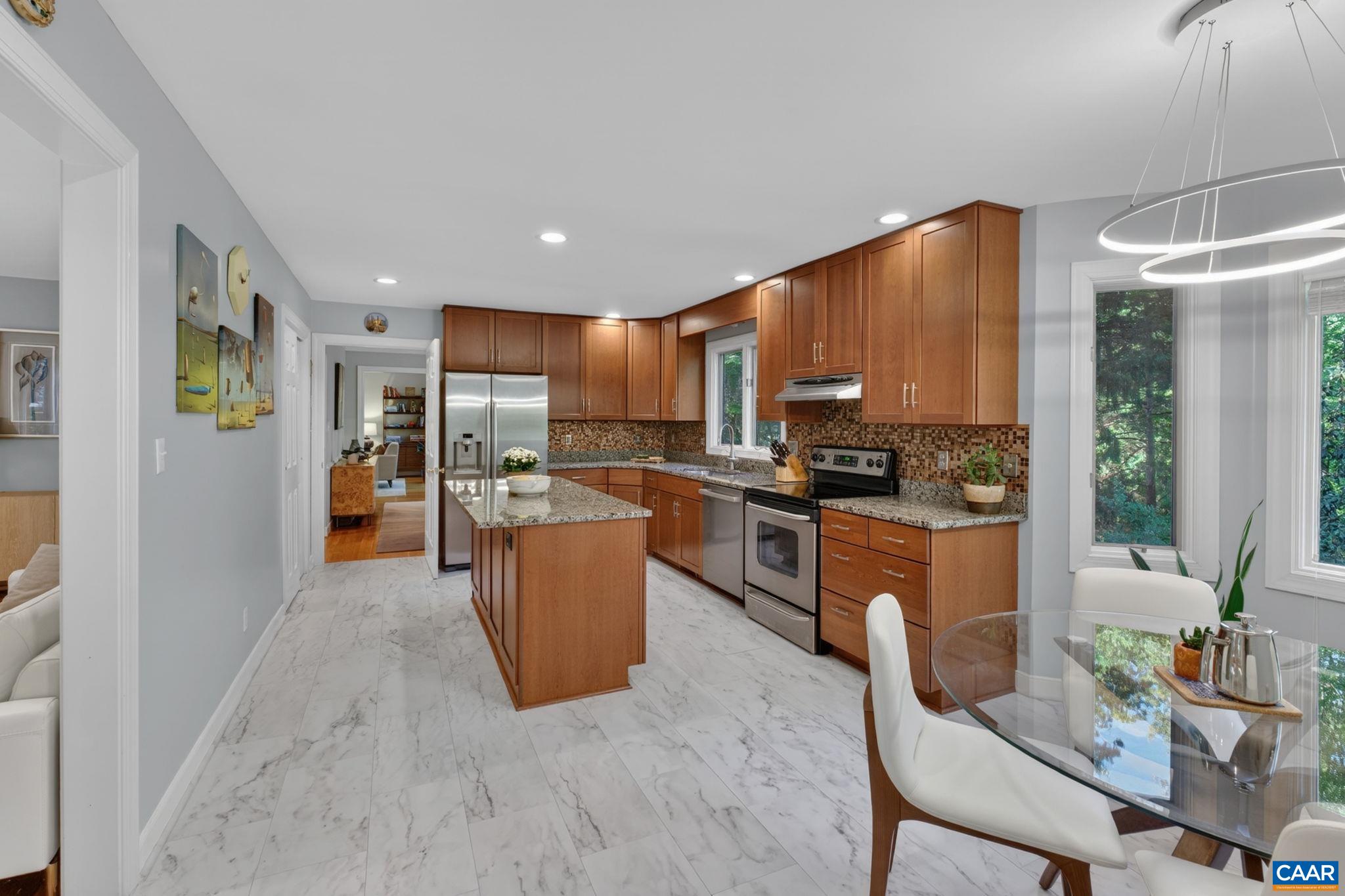 446 PEACOCK DR