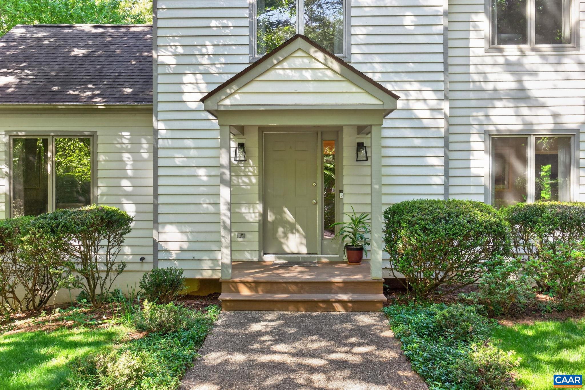 446 PEACOCK DR