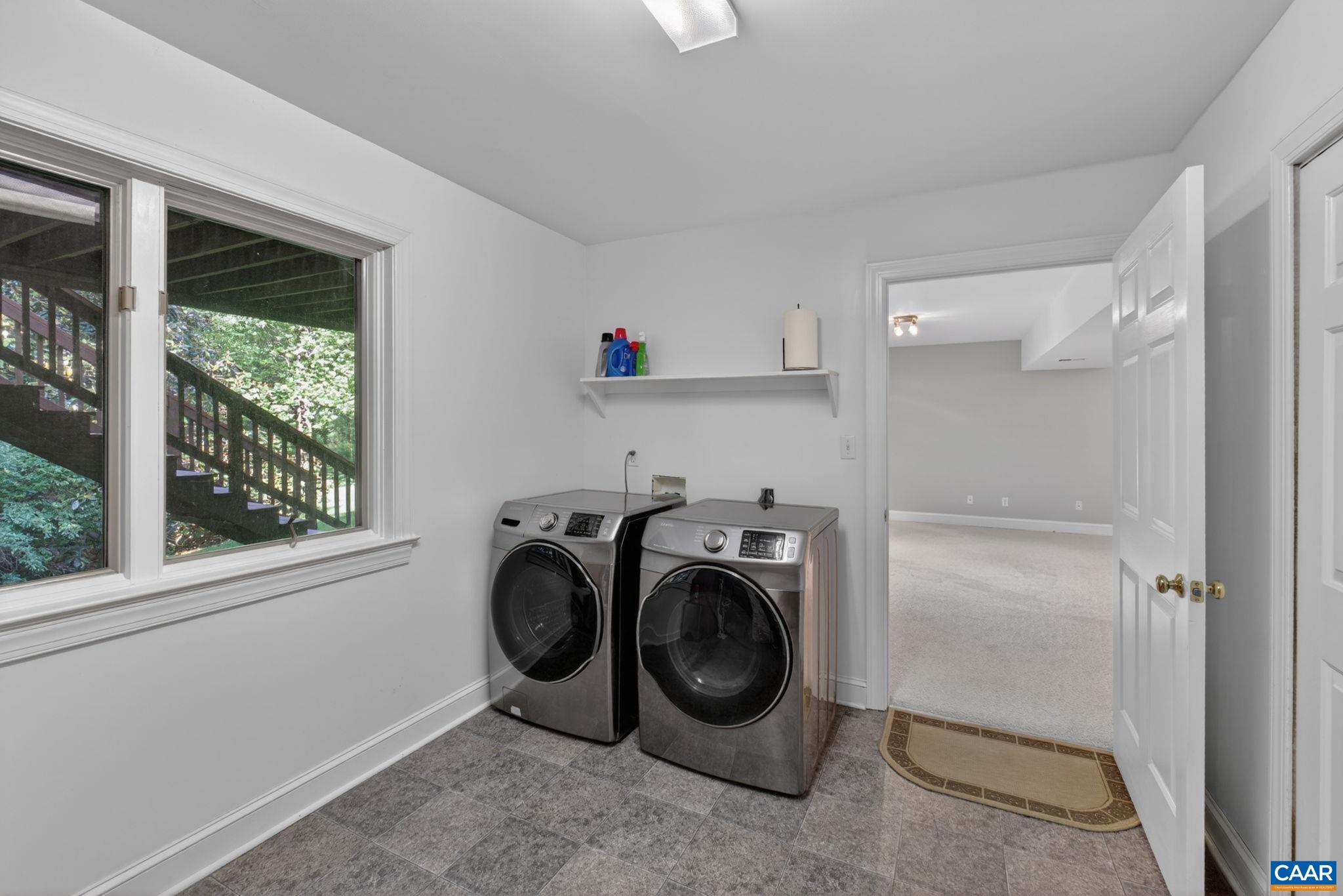 446 PEACOCK DR