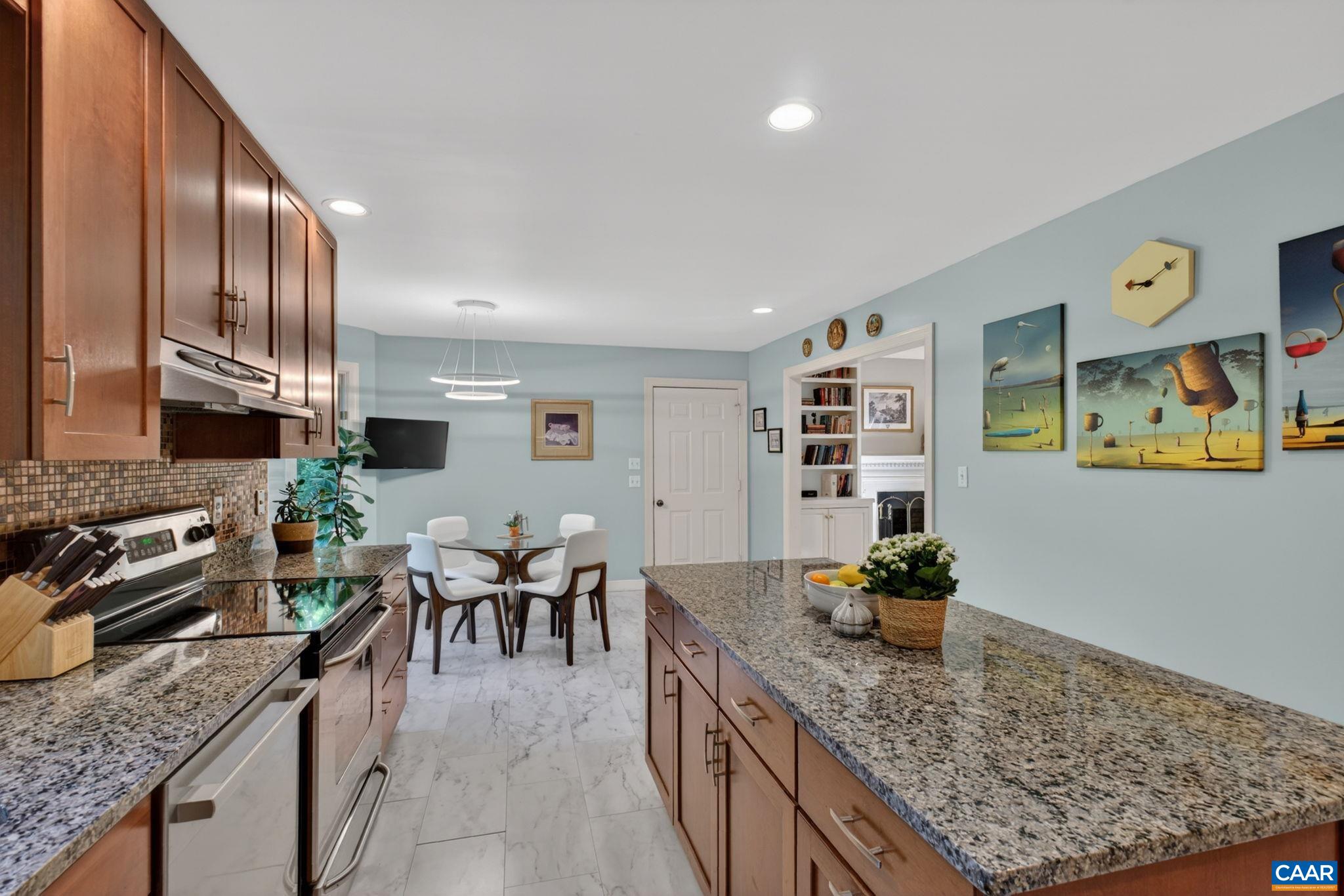 446 PEACOCK DR