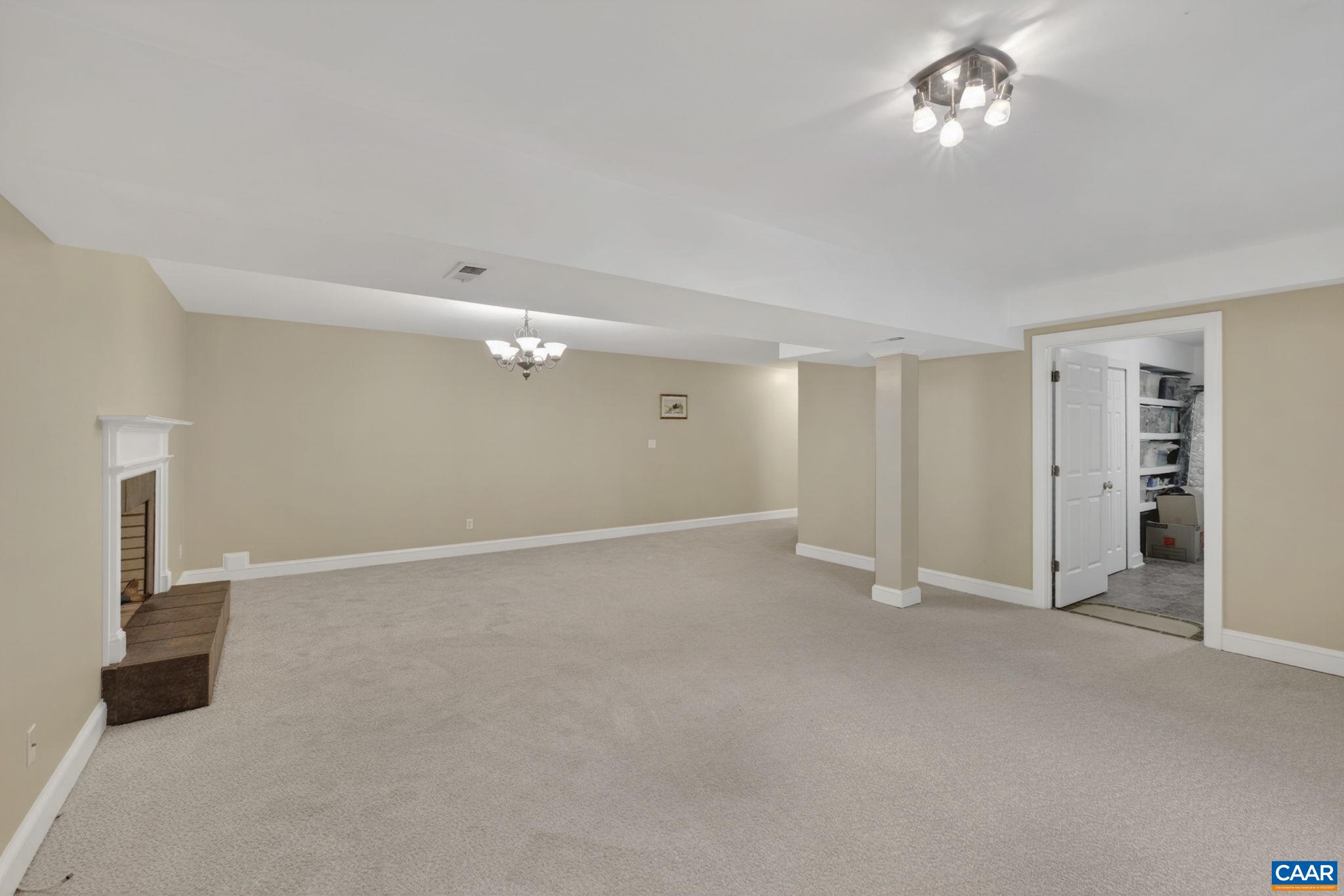 446 PEACOCK DR