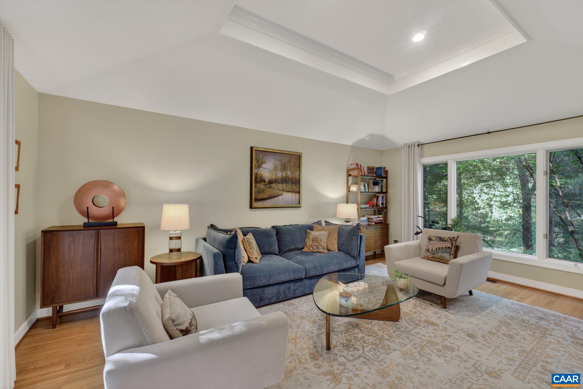 446 PEACOCK DR