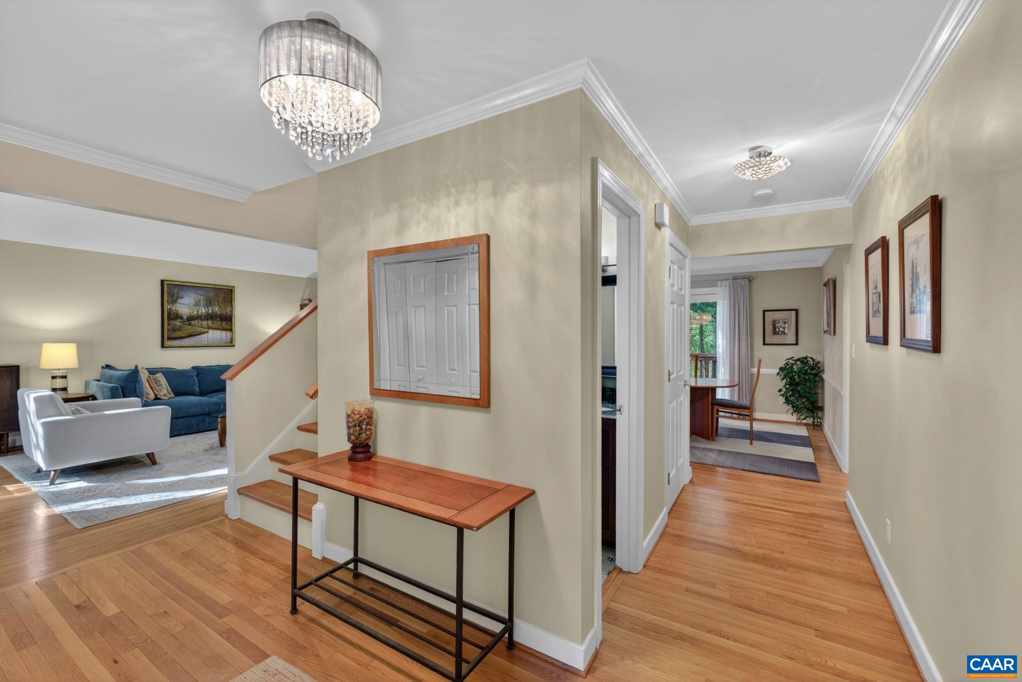 446 PEACOCK DR