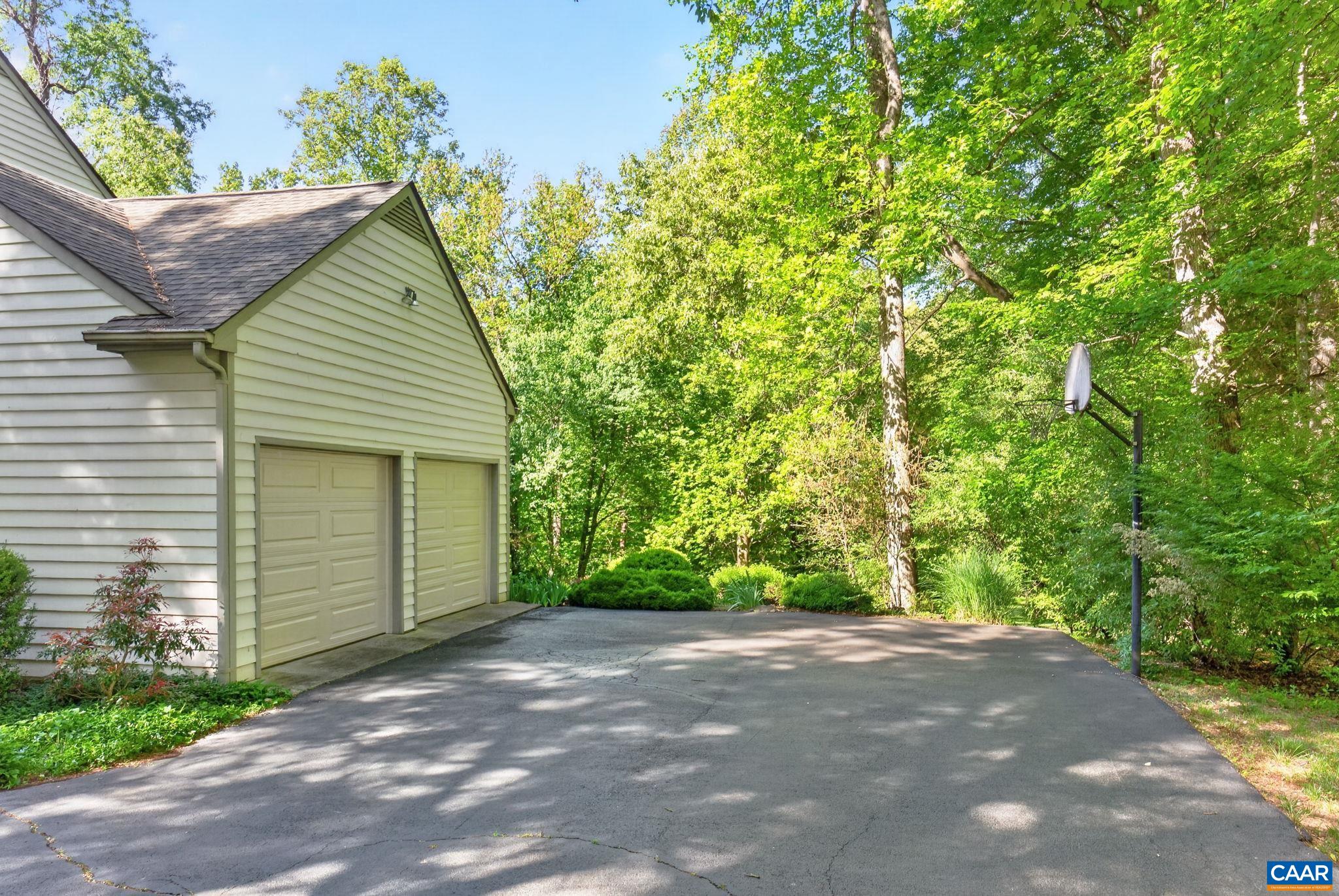 446 PEACOCK DR