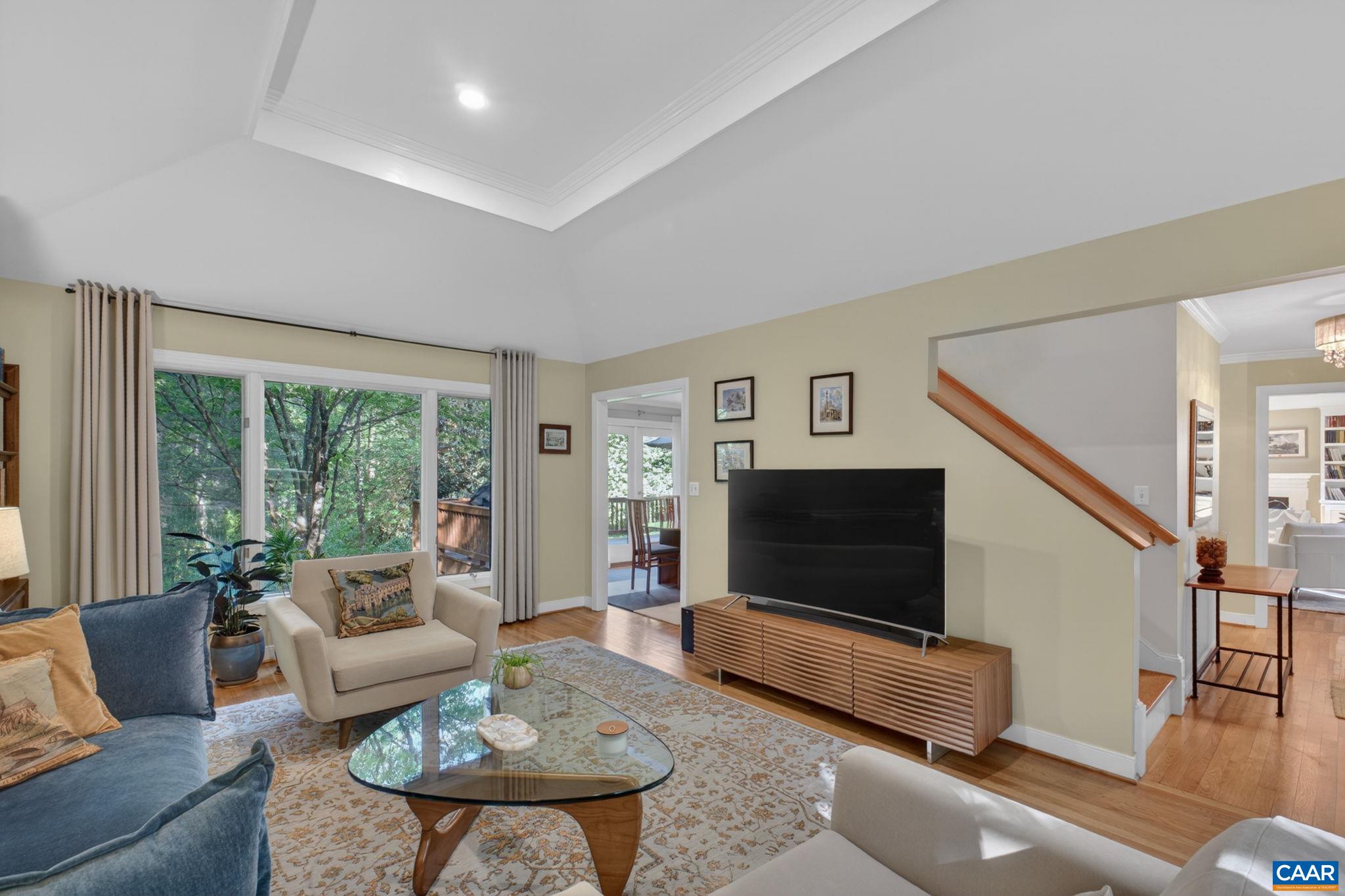 446 PEACOCK DR