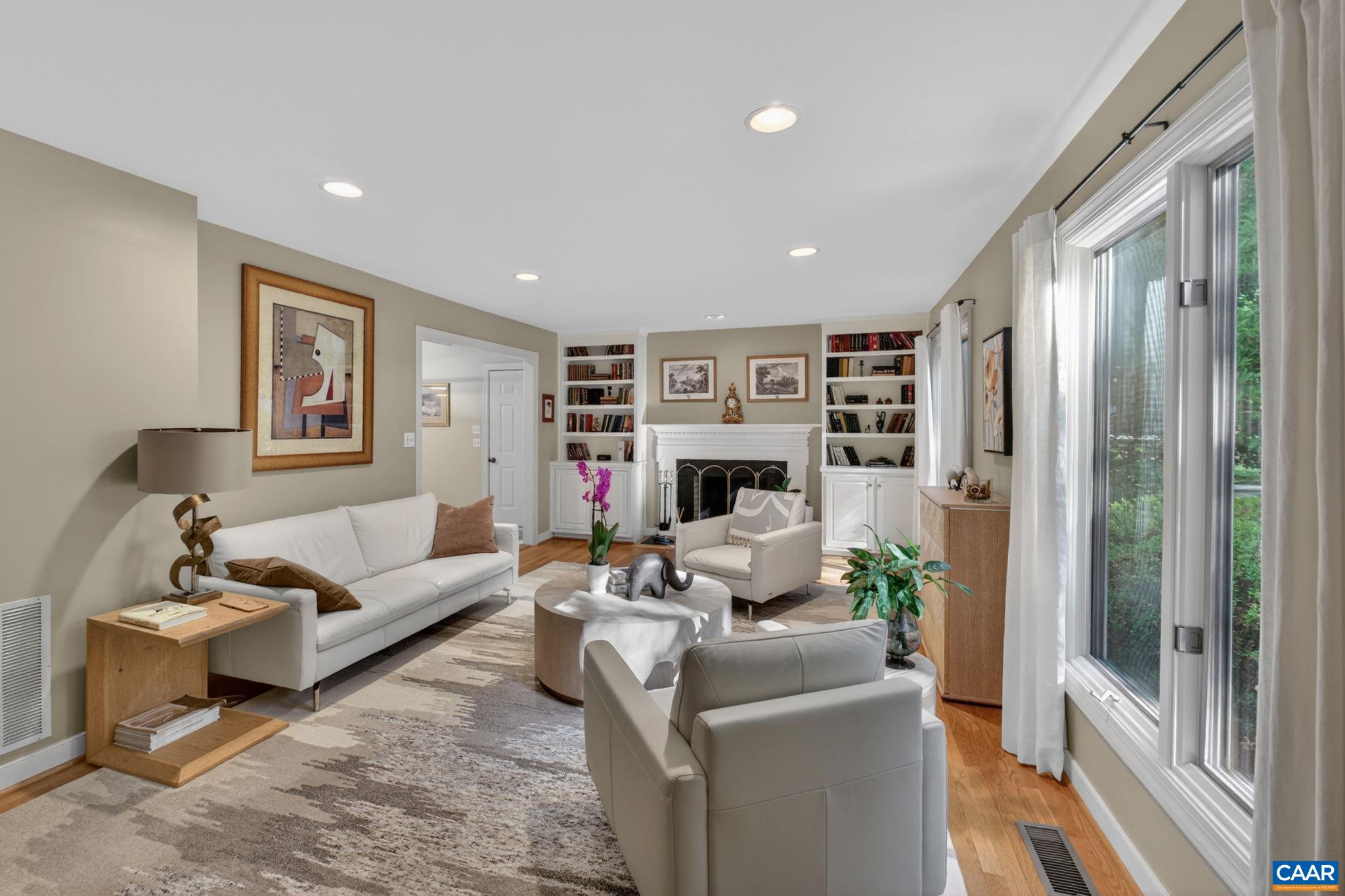 446 PEACOCK DR